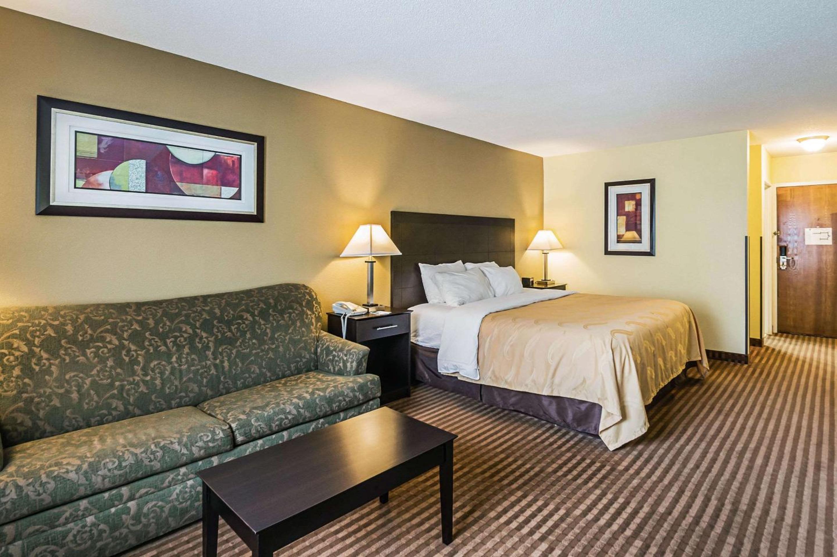 King Room with Sofa Bed and Whirlpool - Non-Smoking - Photo 1