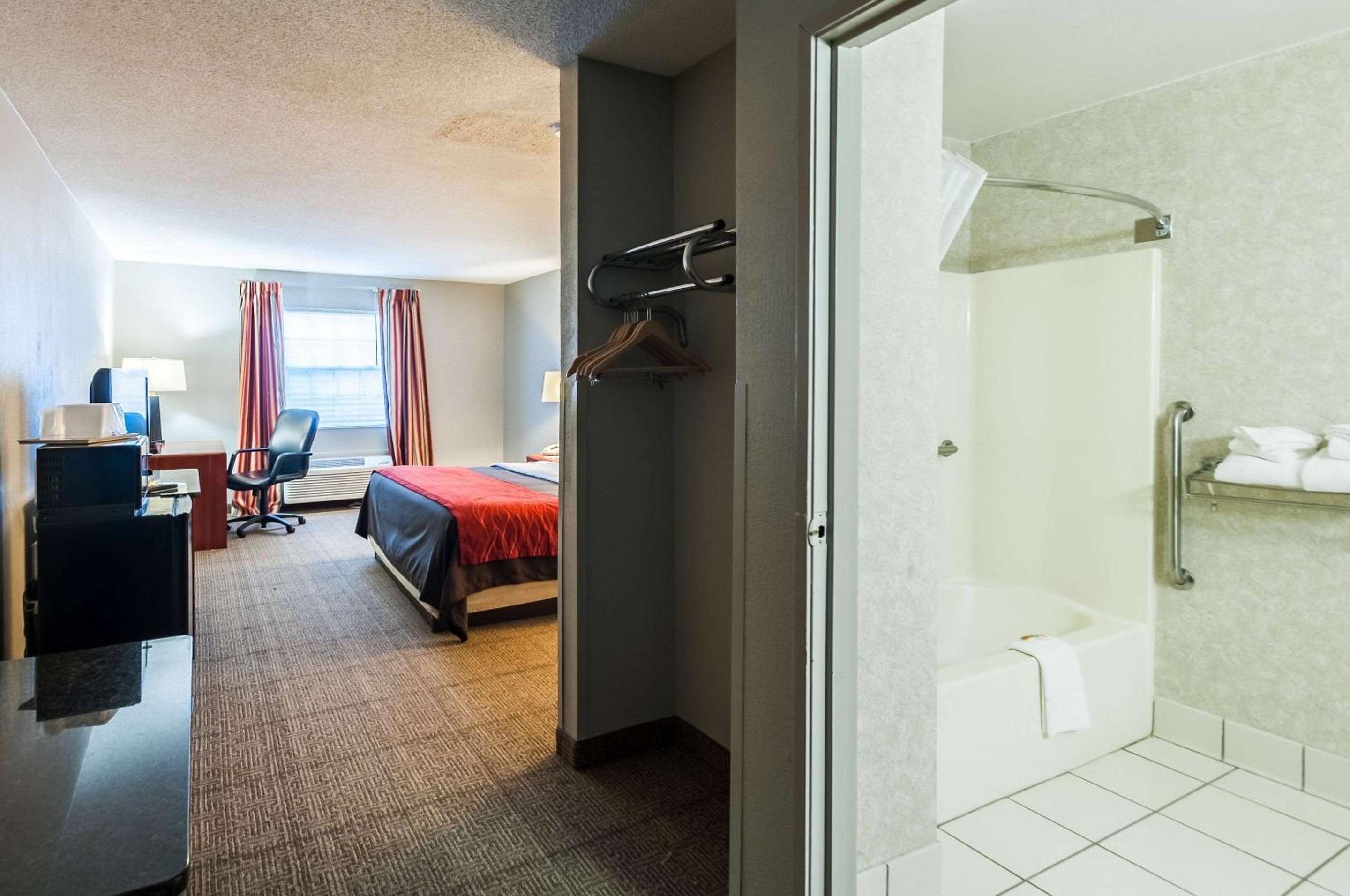 King Room - Accessible/Non-Smoking photo 3