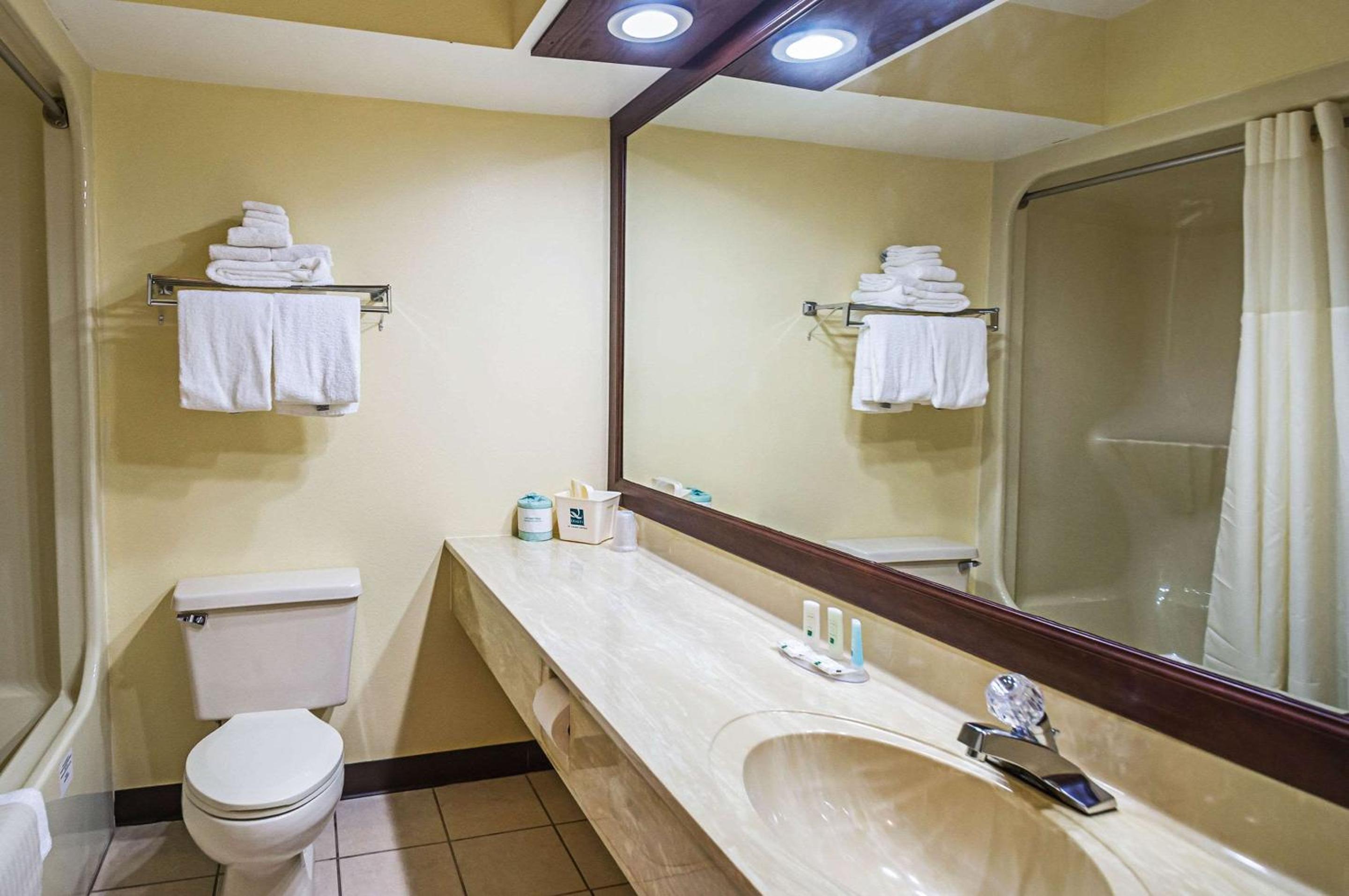 King Room with Sofa Bed and Whirlpool - Non-Smoking - Photo 2