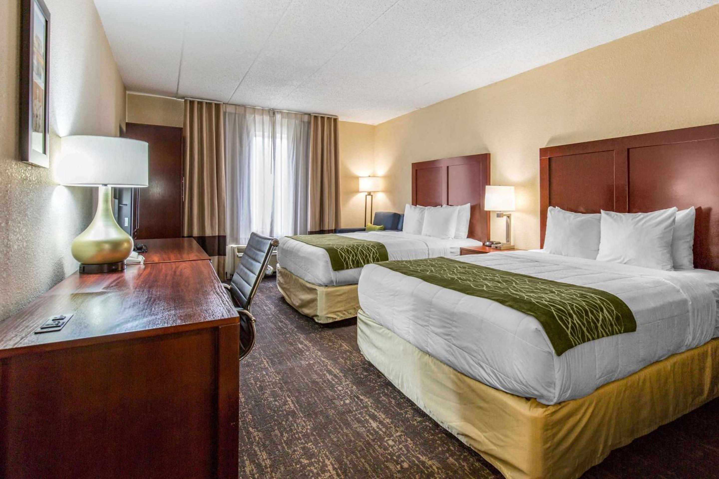 Queen Room with Two Queen Beds - Non-Smoking - Photo 1