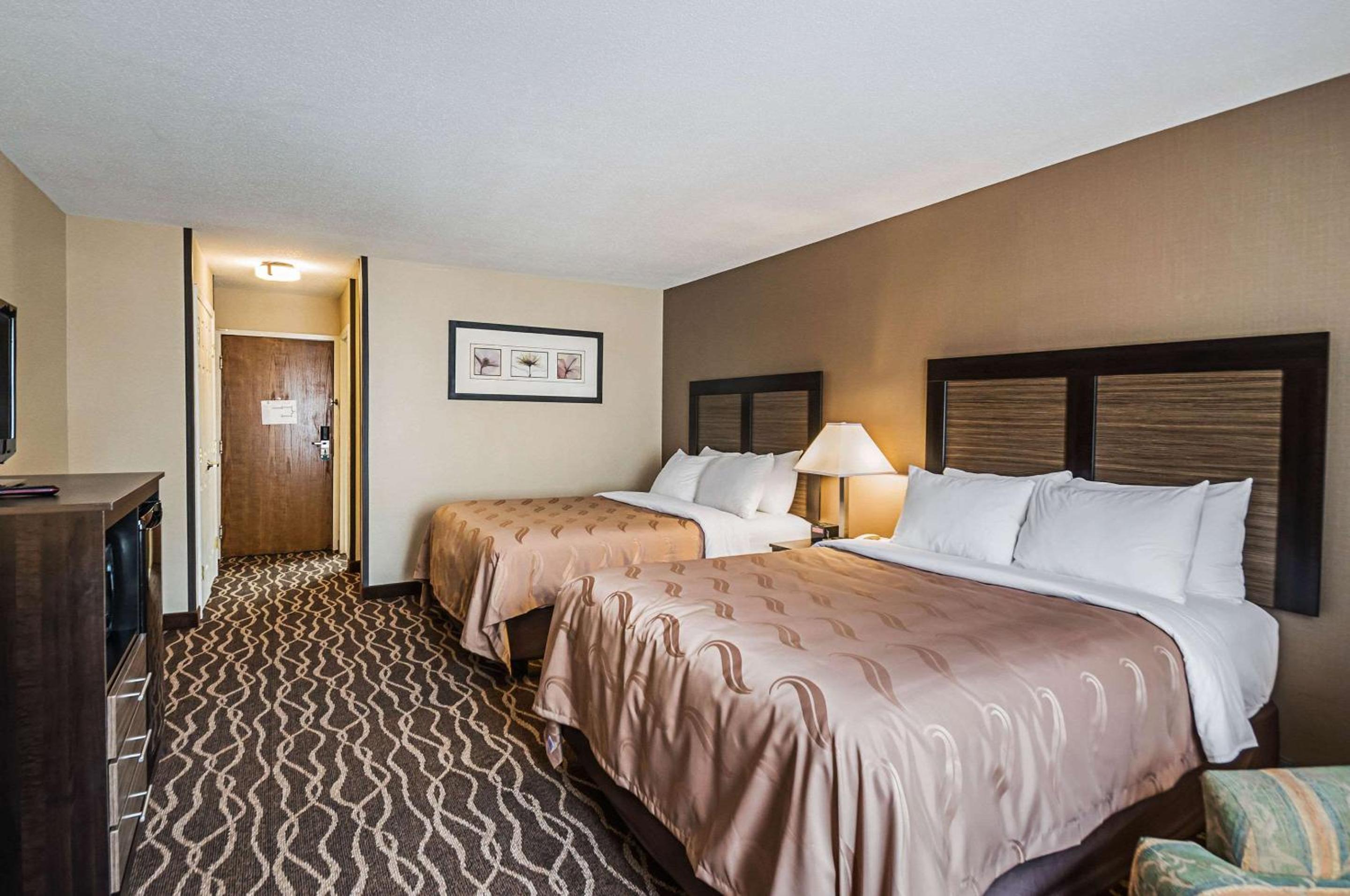 Queen Room with Two Queen Beds - Non-Smoking - Photo 1
