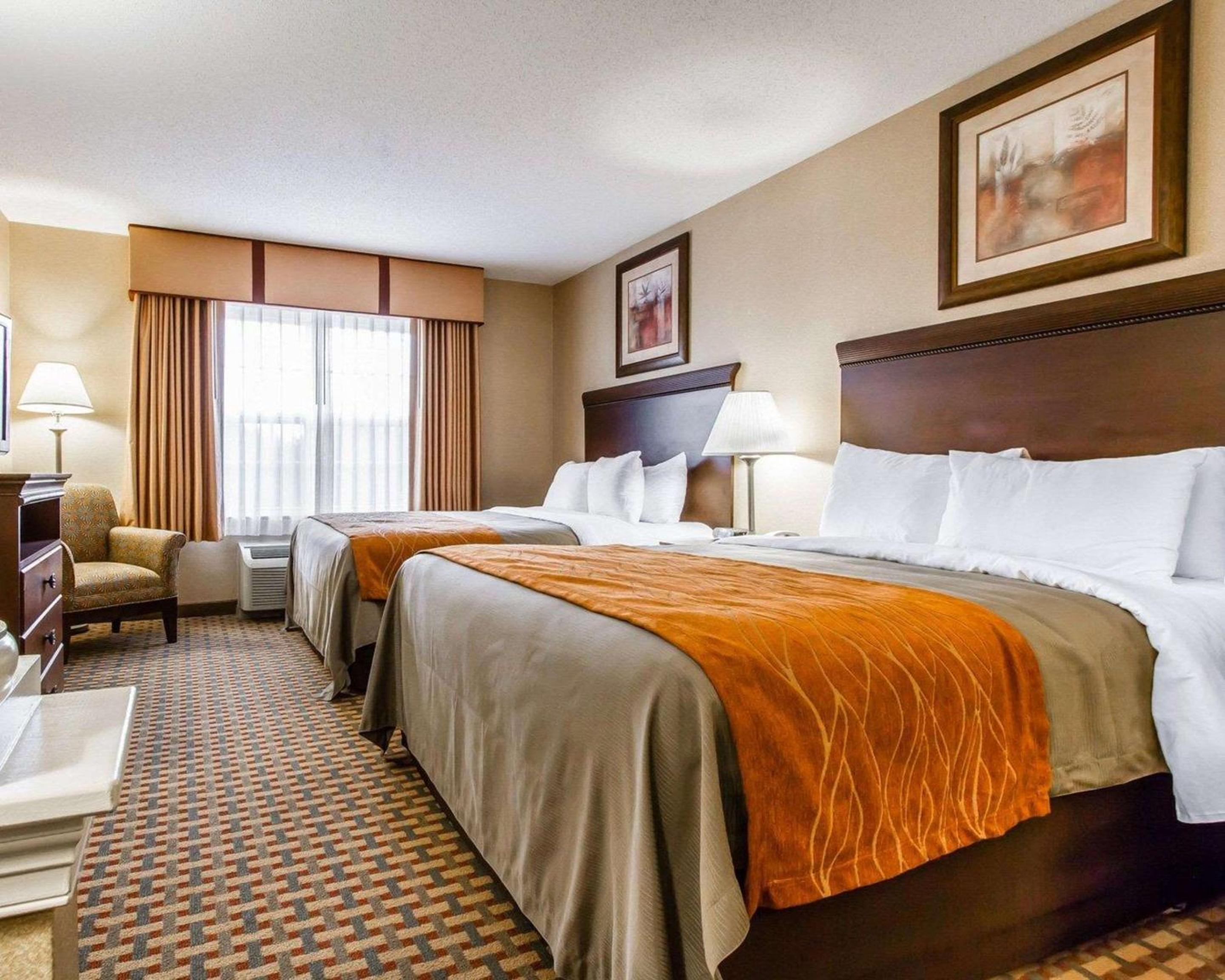 Queen Suite with Two Queen Beds - Non-Smoking - Photo 1
