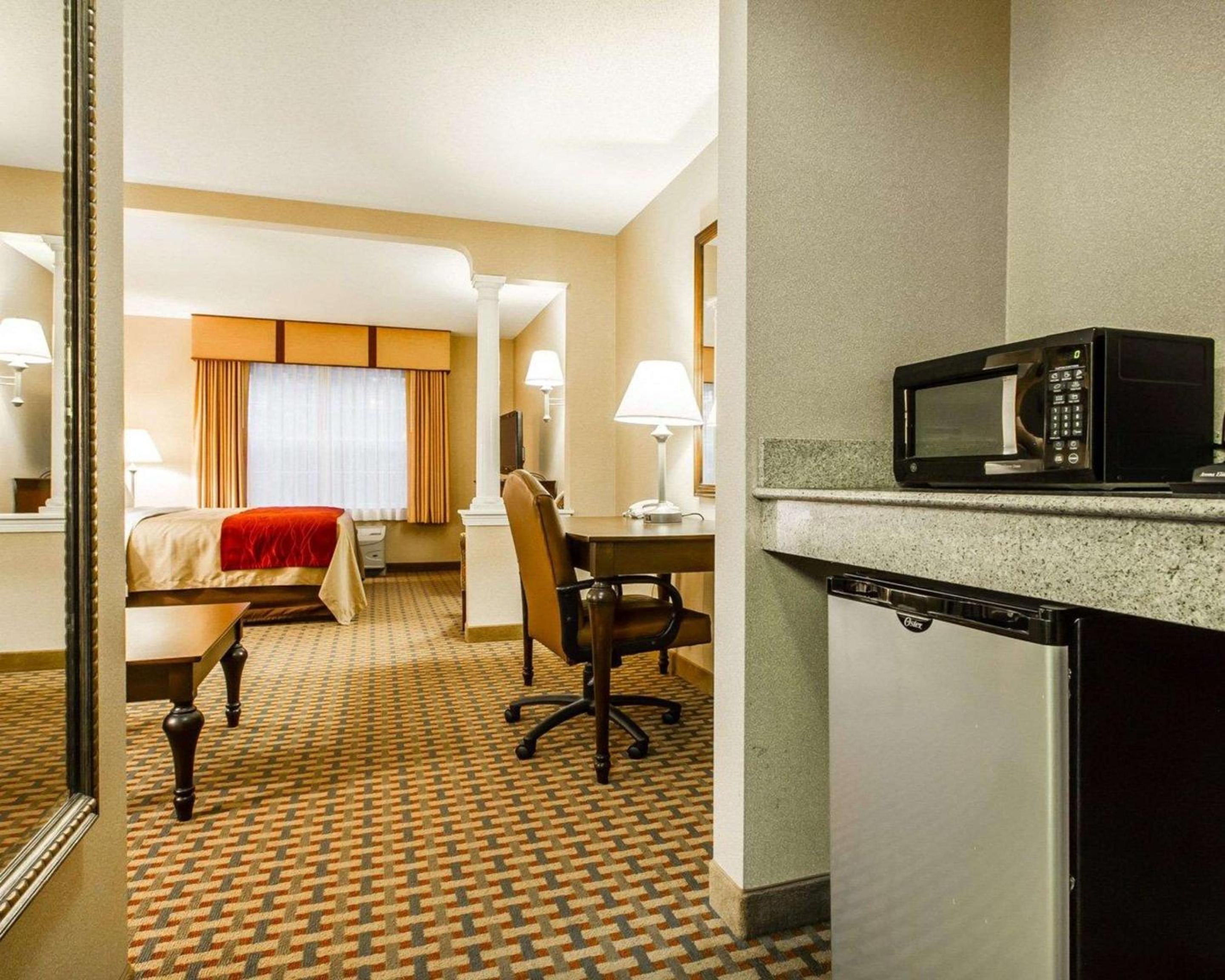 King Suite - Non-Smoking - Photo 1