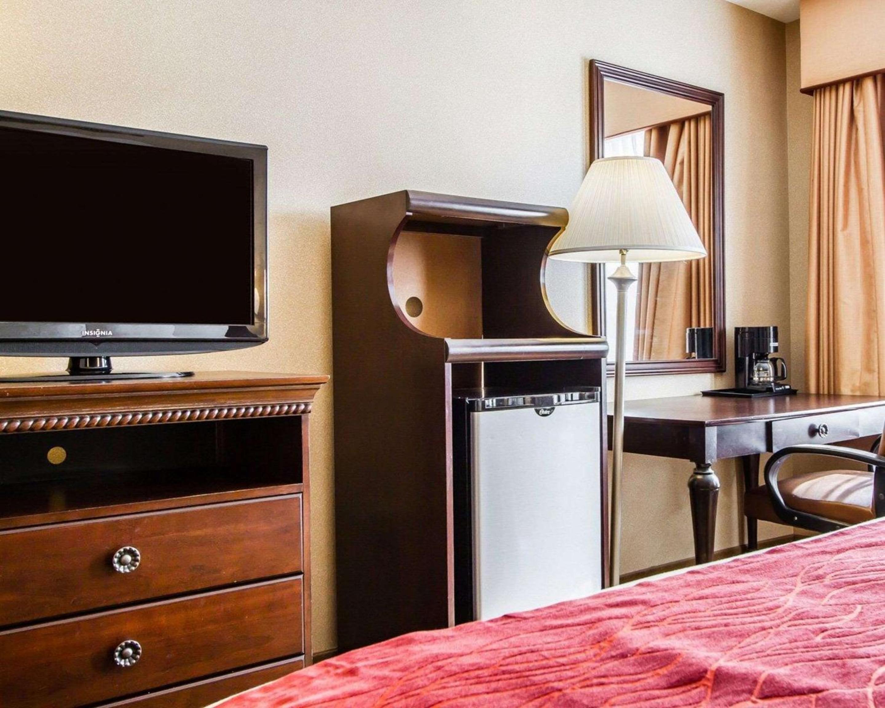 King Room - Non-Smoking - Photo 2