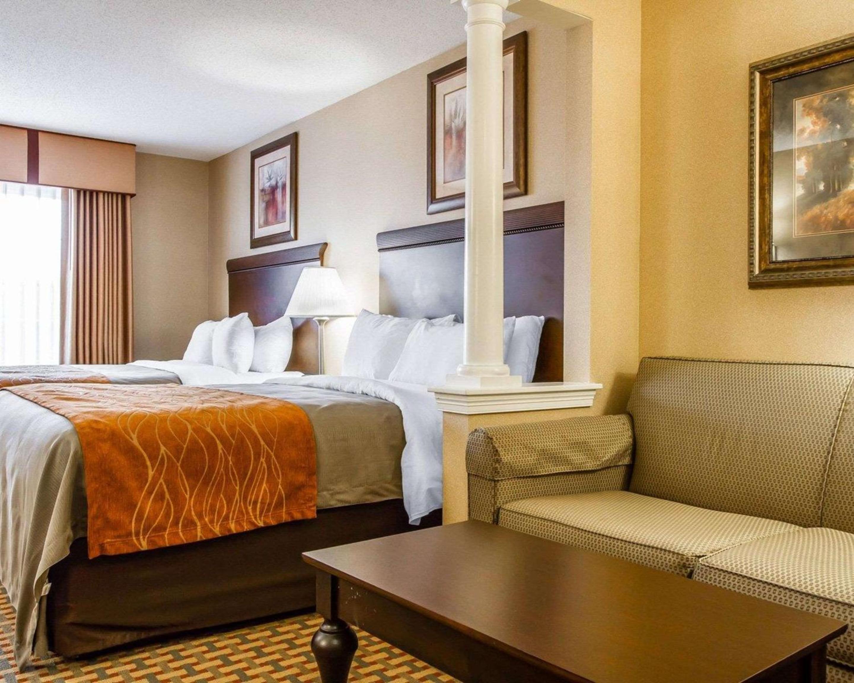 Queen Suite with Two Queen Beds - Non-Smoking - Photo 2