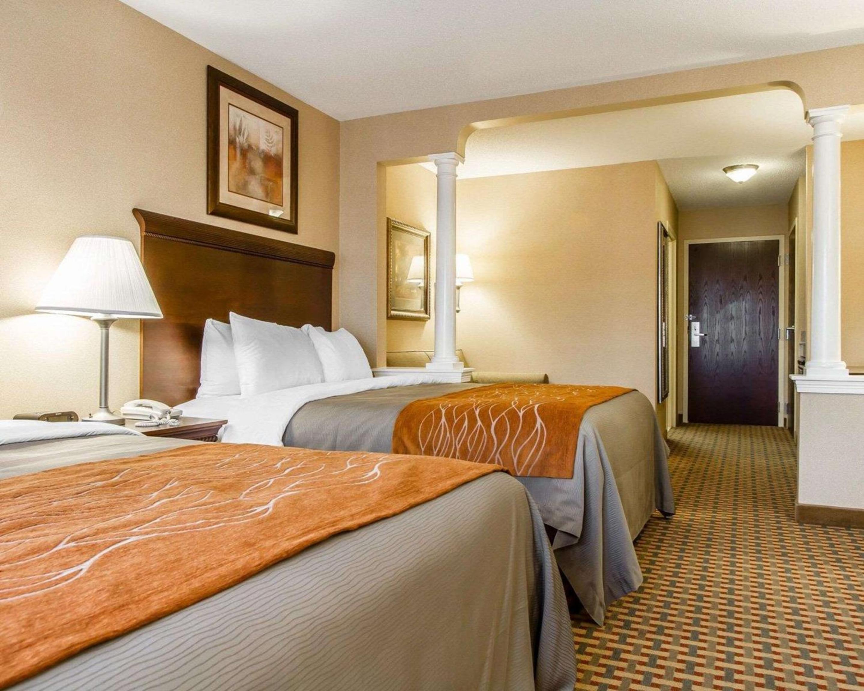 Queen Suite with Two Queen Beds - Non-Smoking - Photo 3