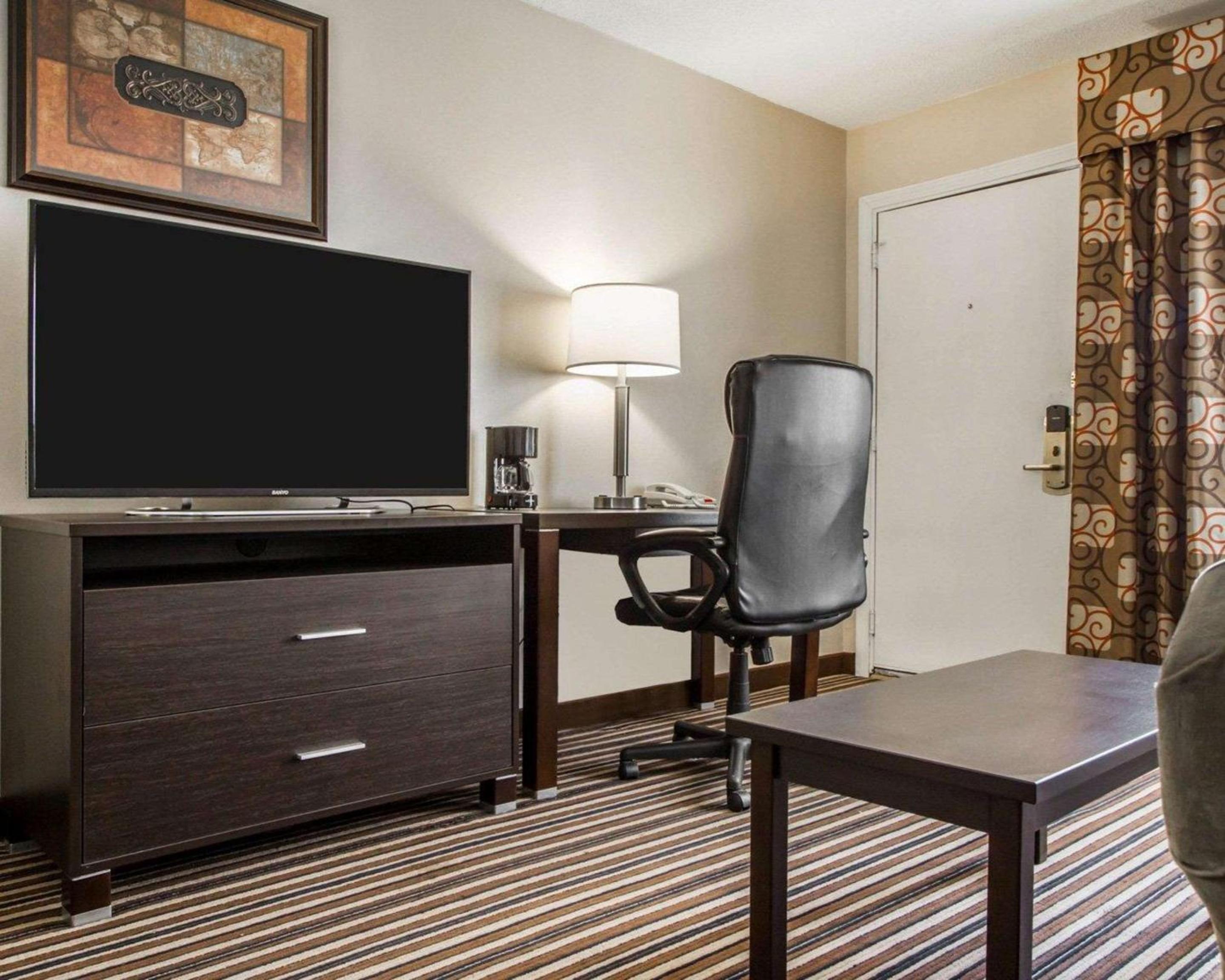 Efficiency Suite with Two Queen Beds - Non Smoking - Photo 2