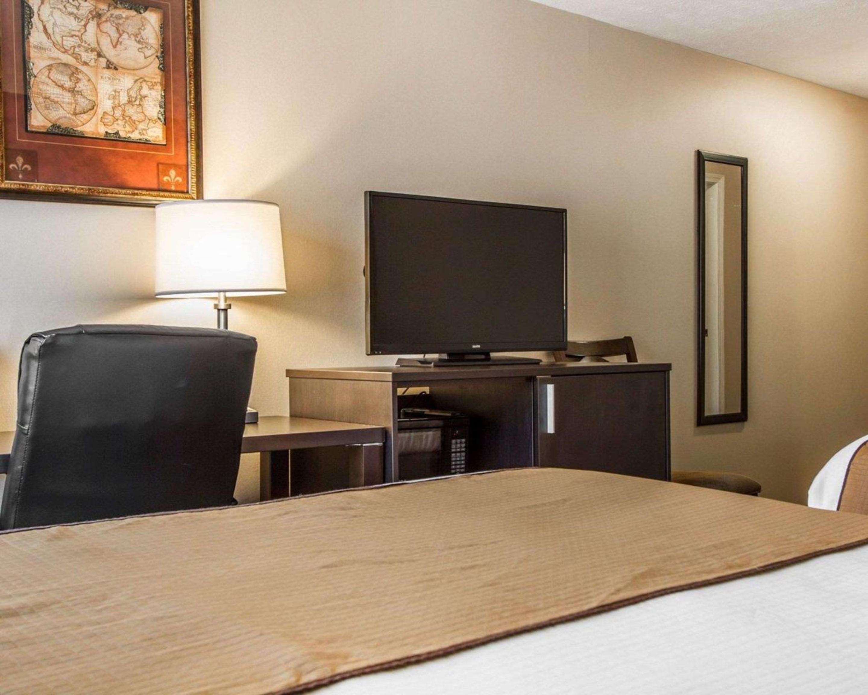 Double Room with Two Double Beds - Non-Smoking - Photo 4