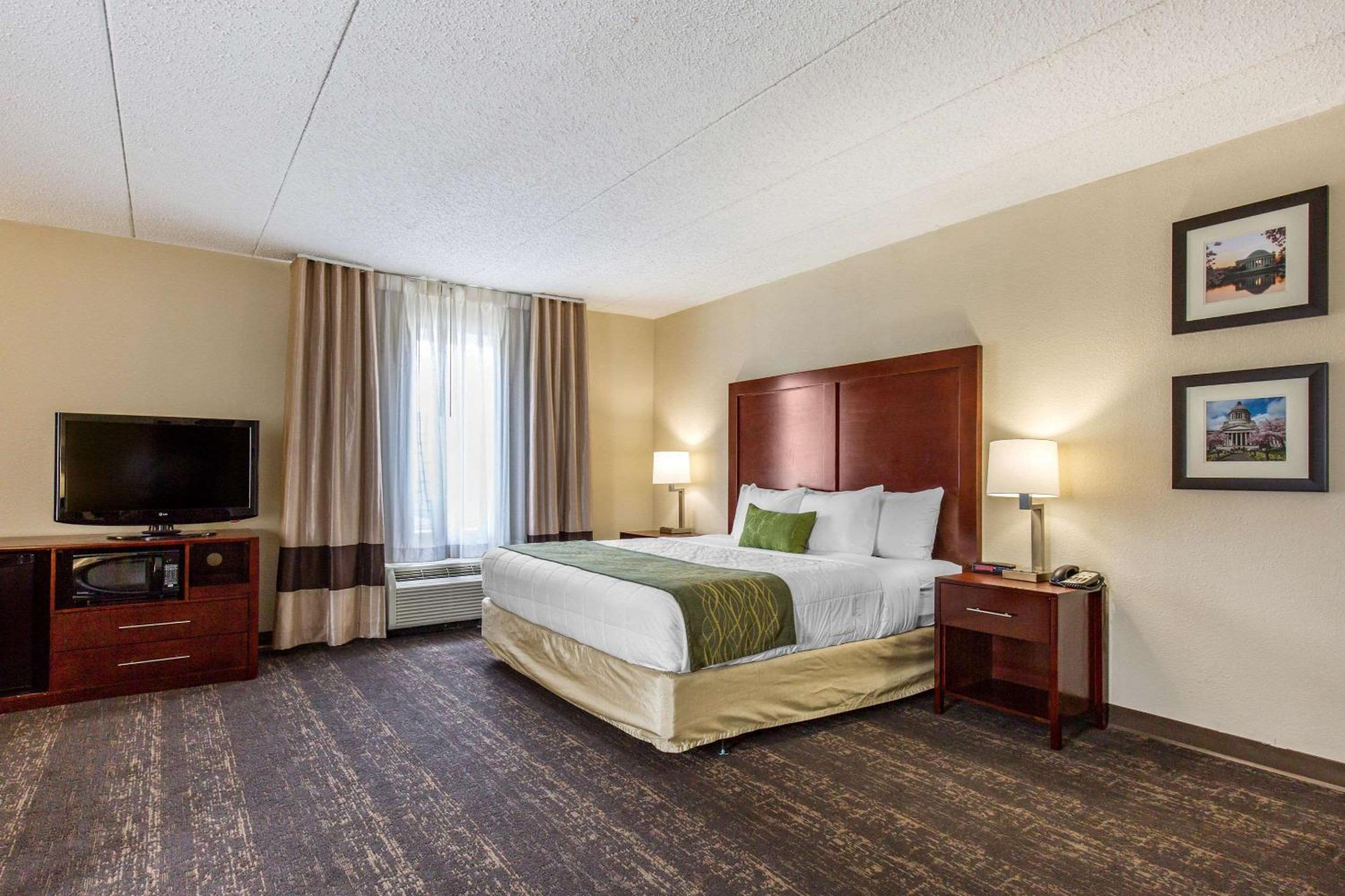 King Room - Non-Smoking - Photo 5