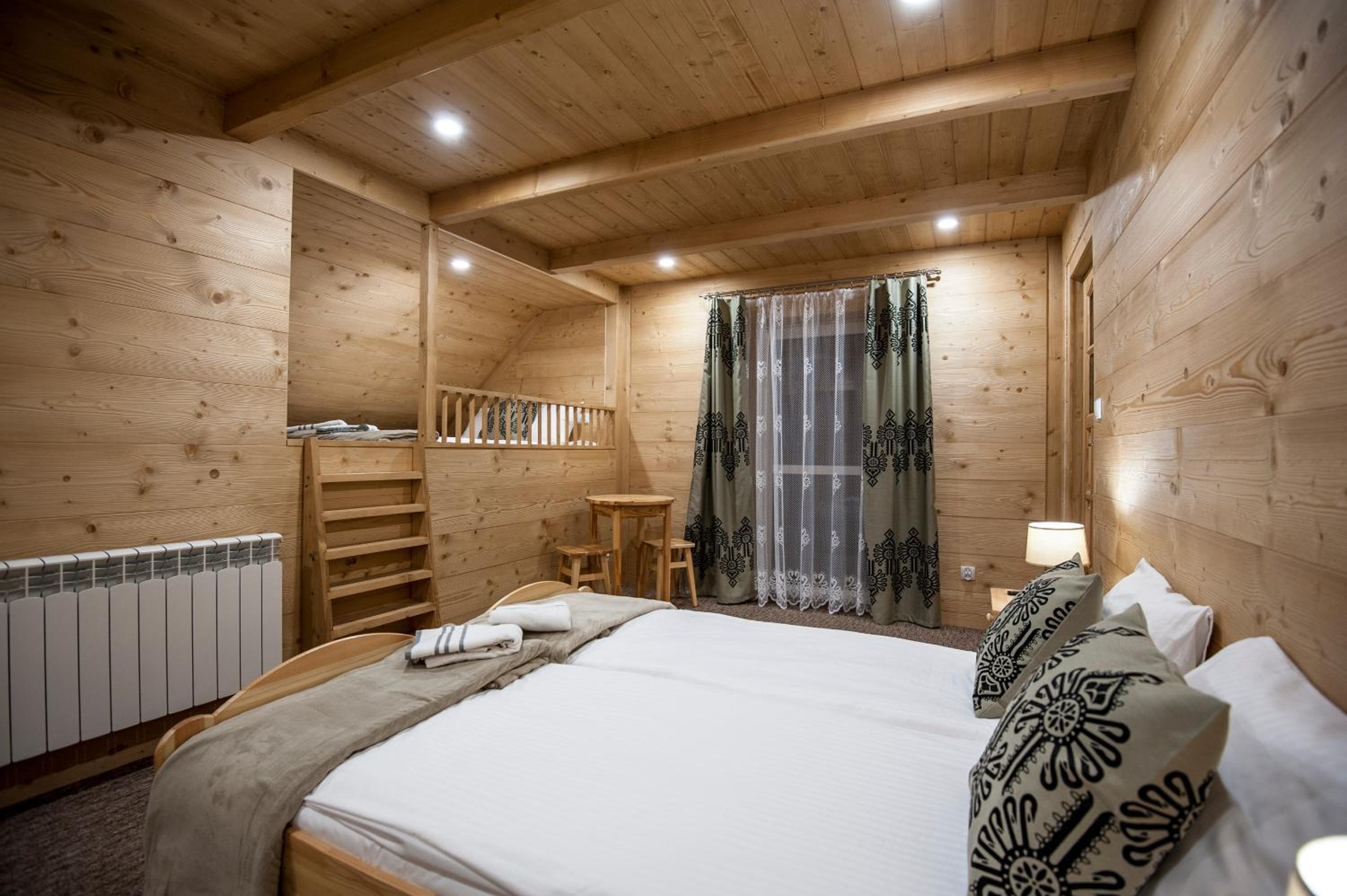 Quadruple Room with Bathroom - Photo 6