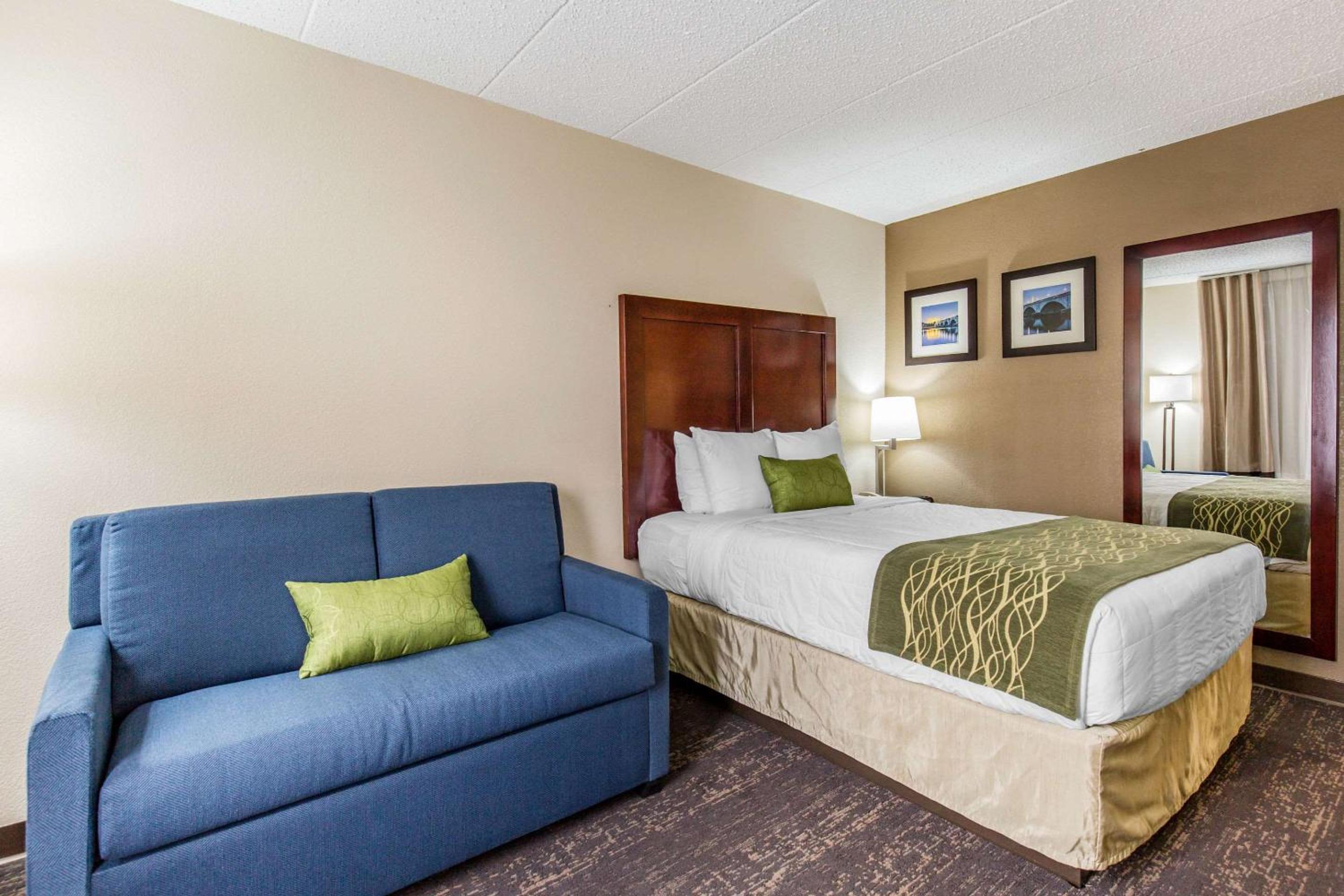 King Room - Non-Smoking - Photo 1