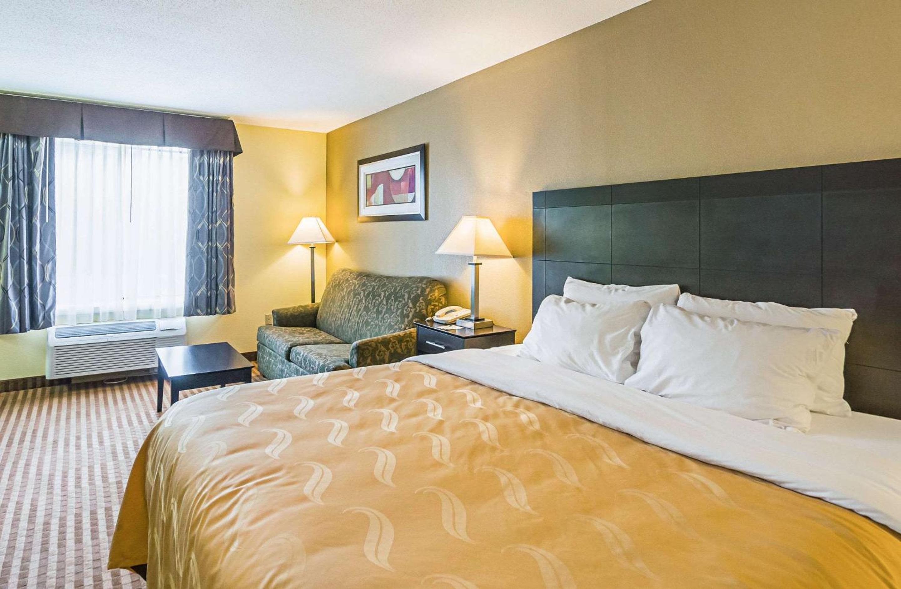 King Room with Sofa Bed and Whirlpool - Non-Smoking - Photo 4