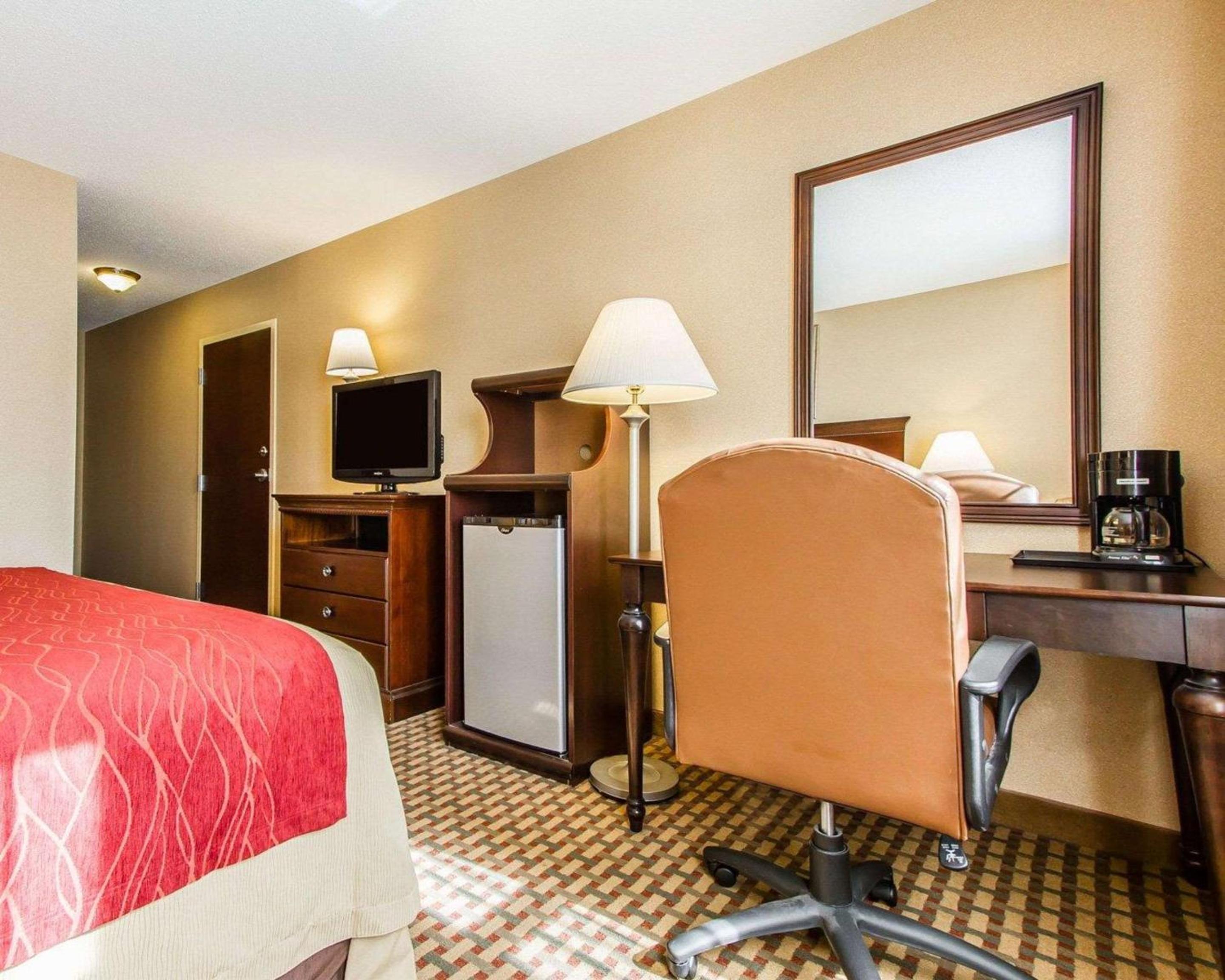King Room - Non-Smoking - Photo 3