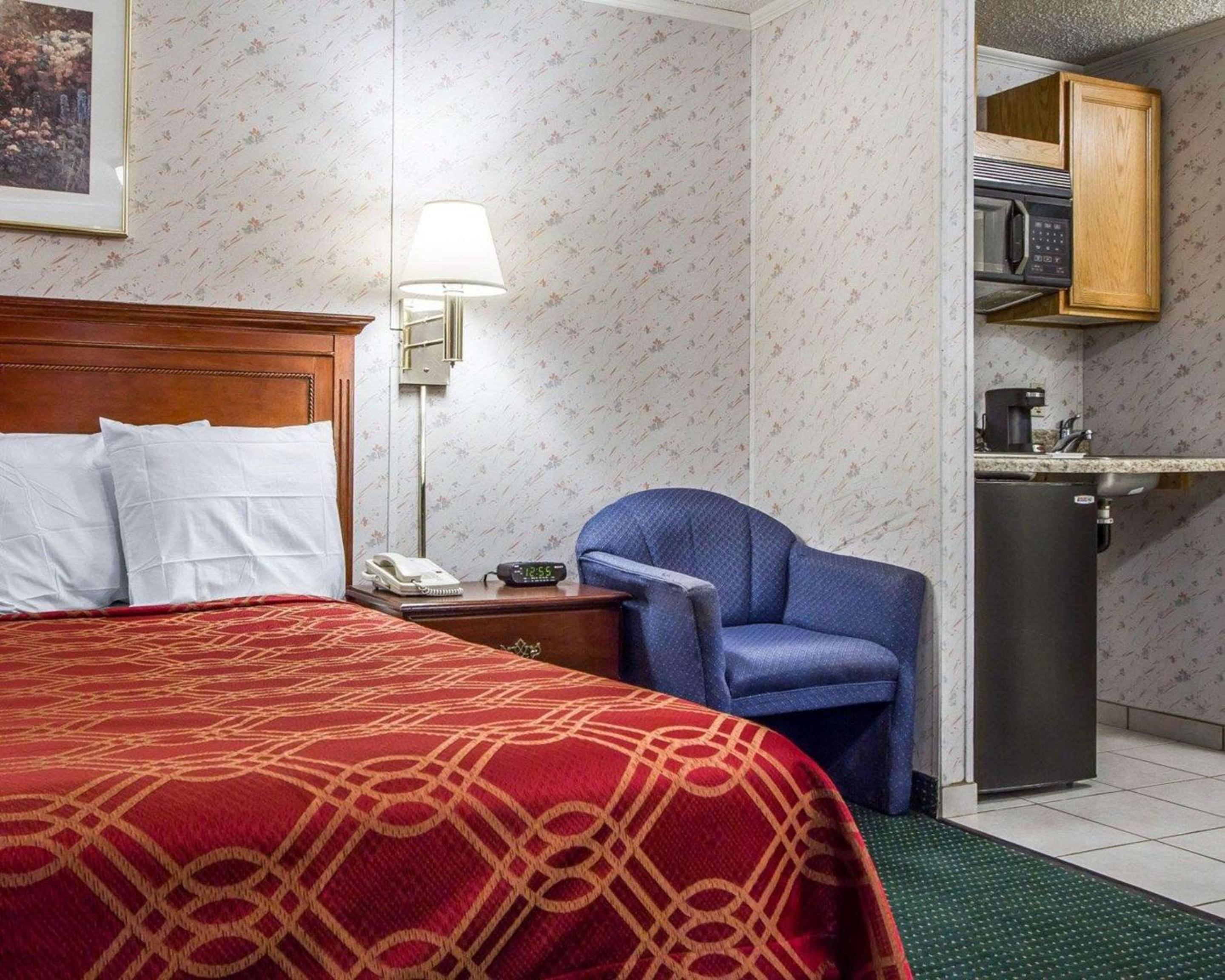 King Suite with Kitchenette - Photo 1