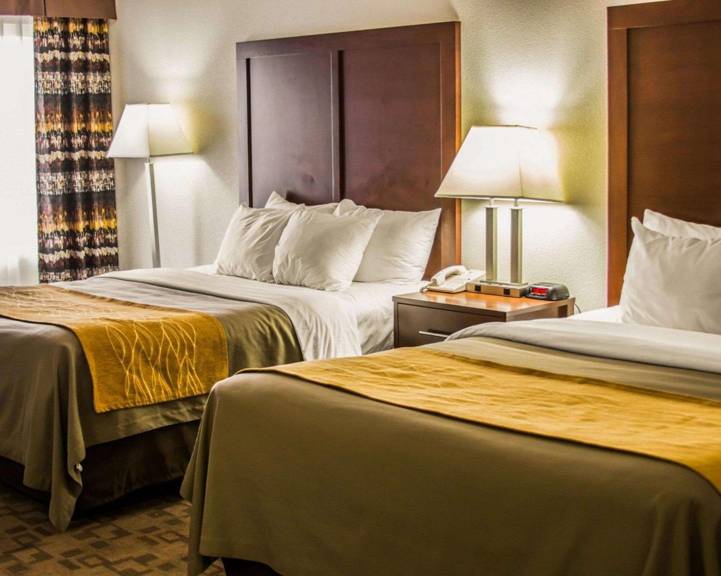 Queen Room with Two Queen Beds - Non-Smoking - Photo 1
