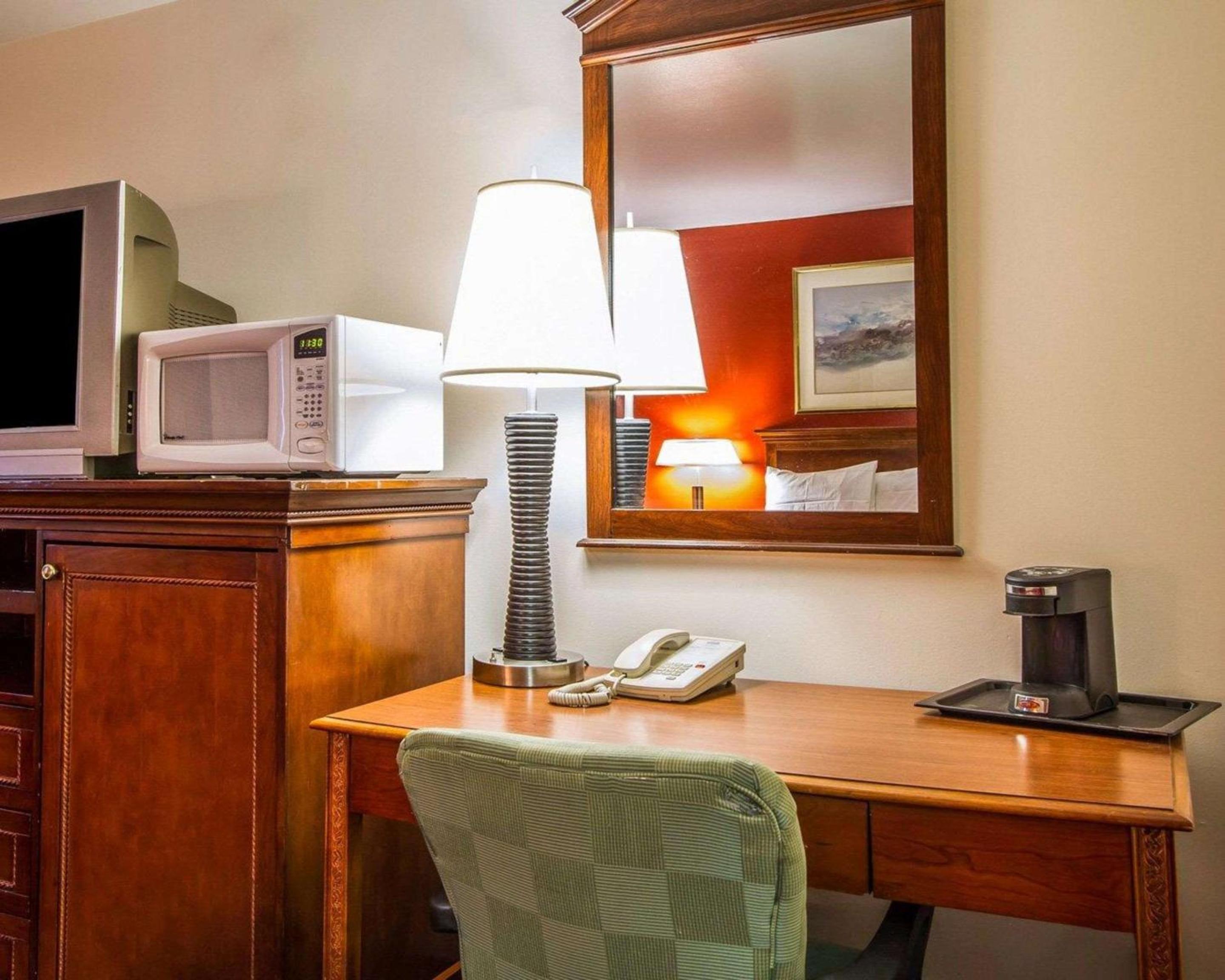 King Room - Non-Smoking - Photo 1