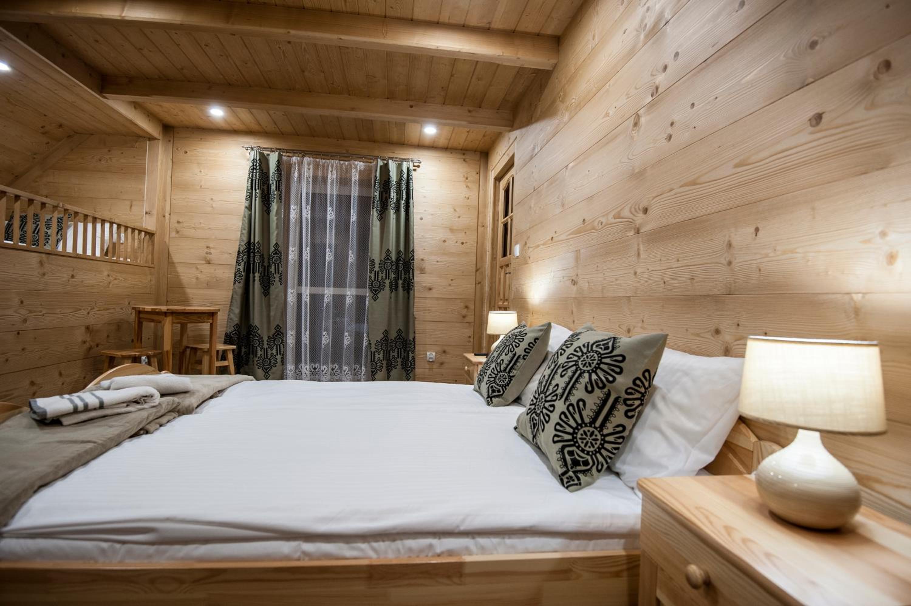 Quadruple Room with Bathroom - Photo 4
