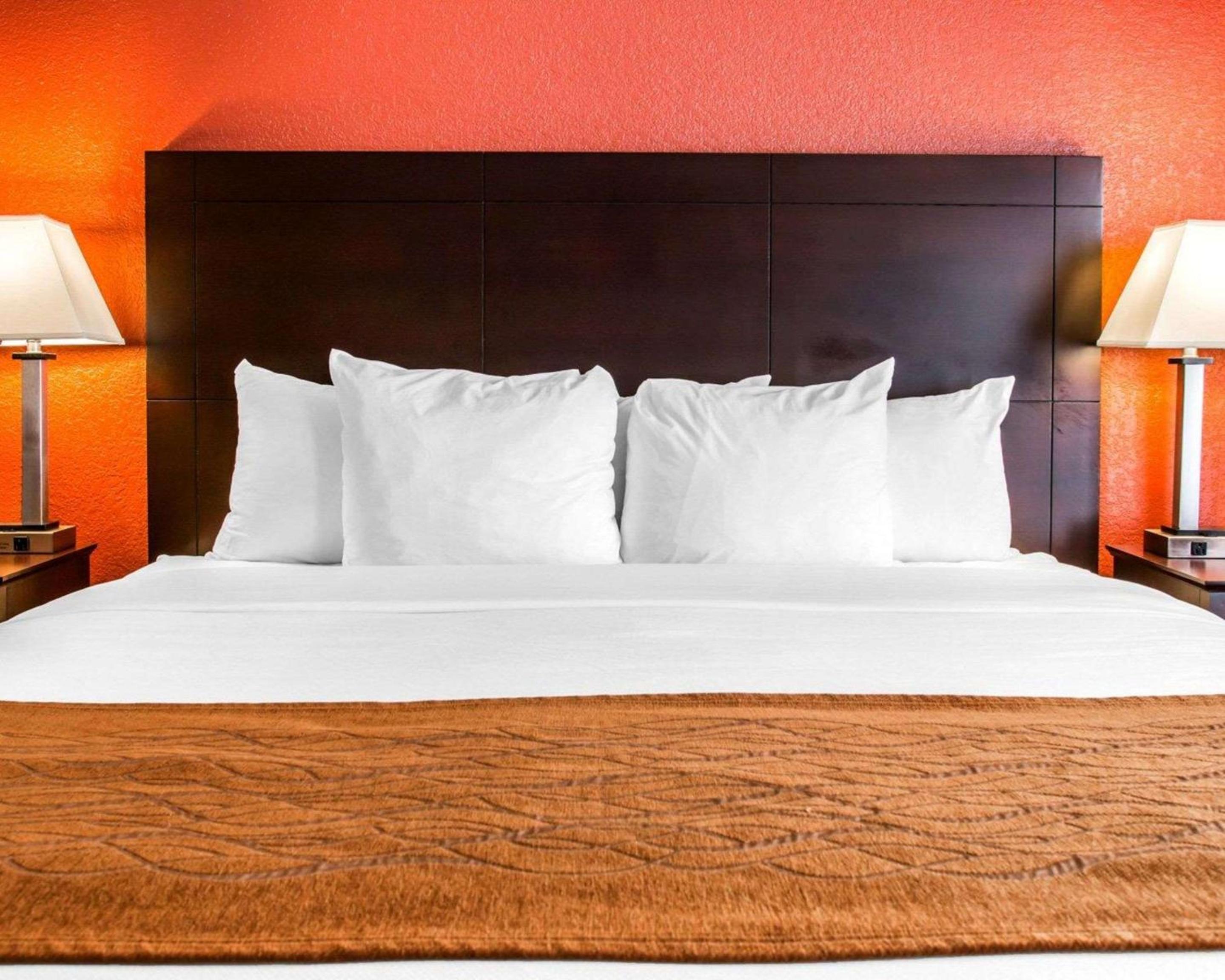 King Room with Jacuzzi - Photo 1