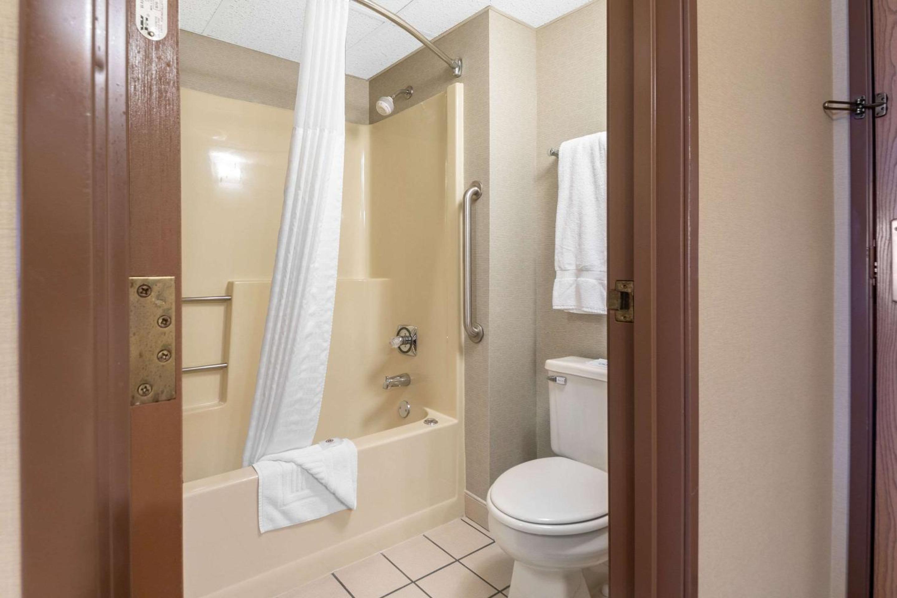 King Room - Non-Smoking - Photo 2