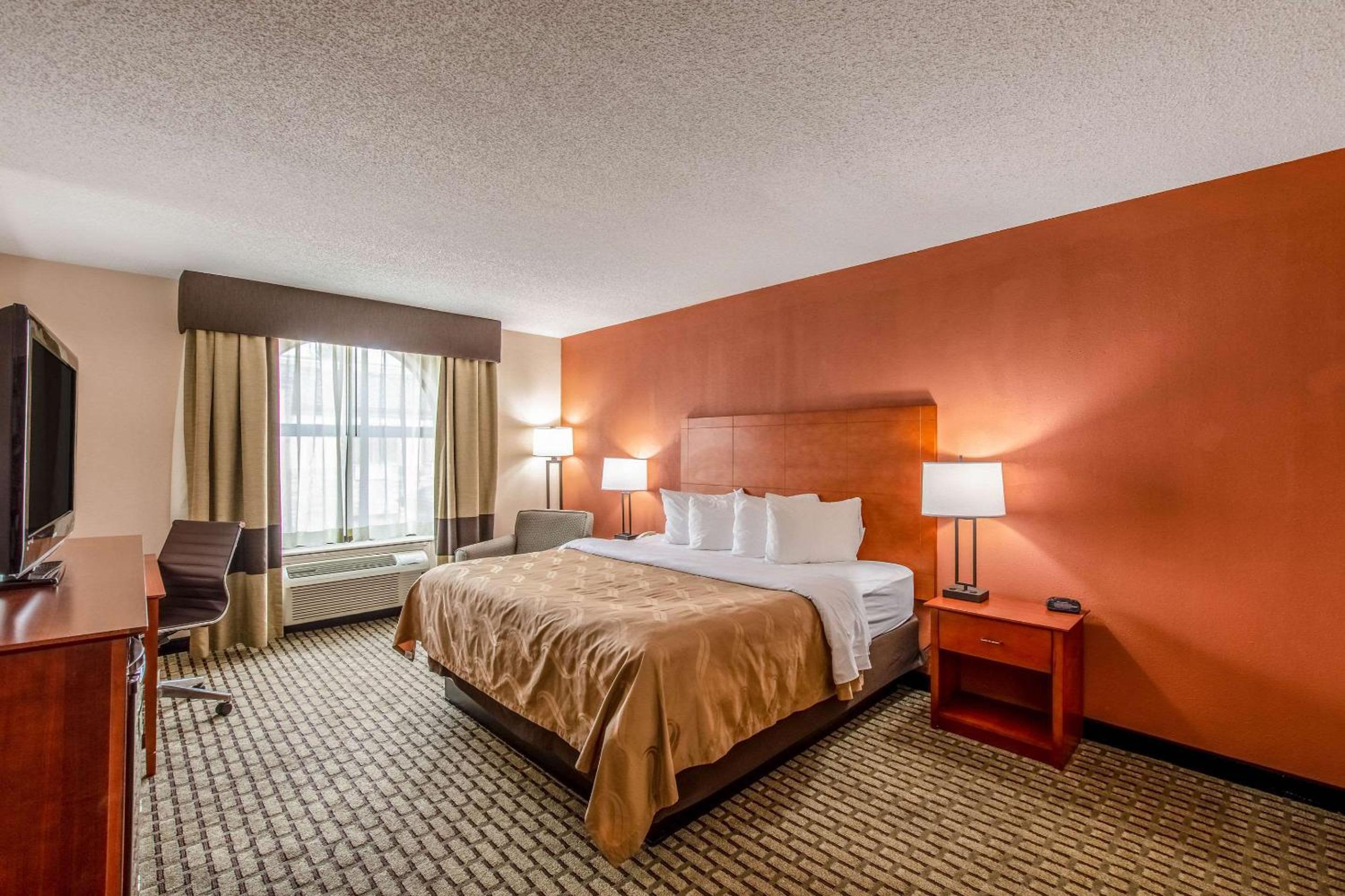 King Room - Non-Smoking - Photo 1