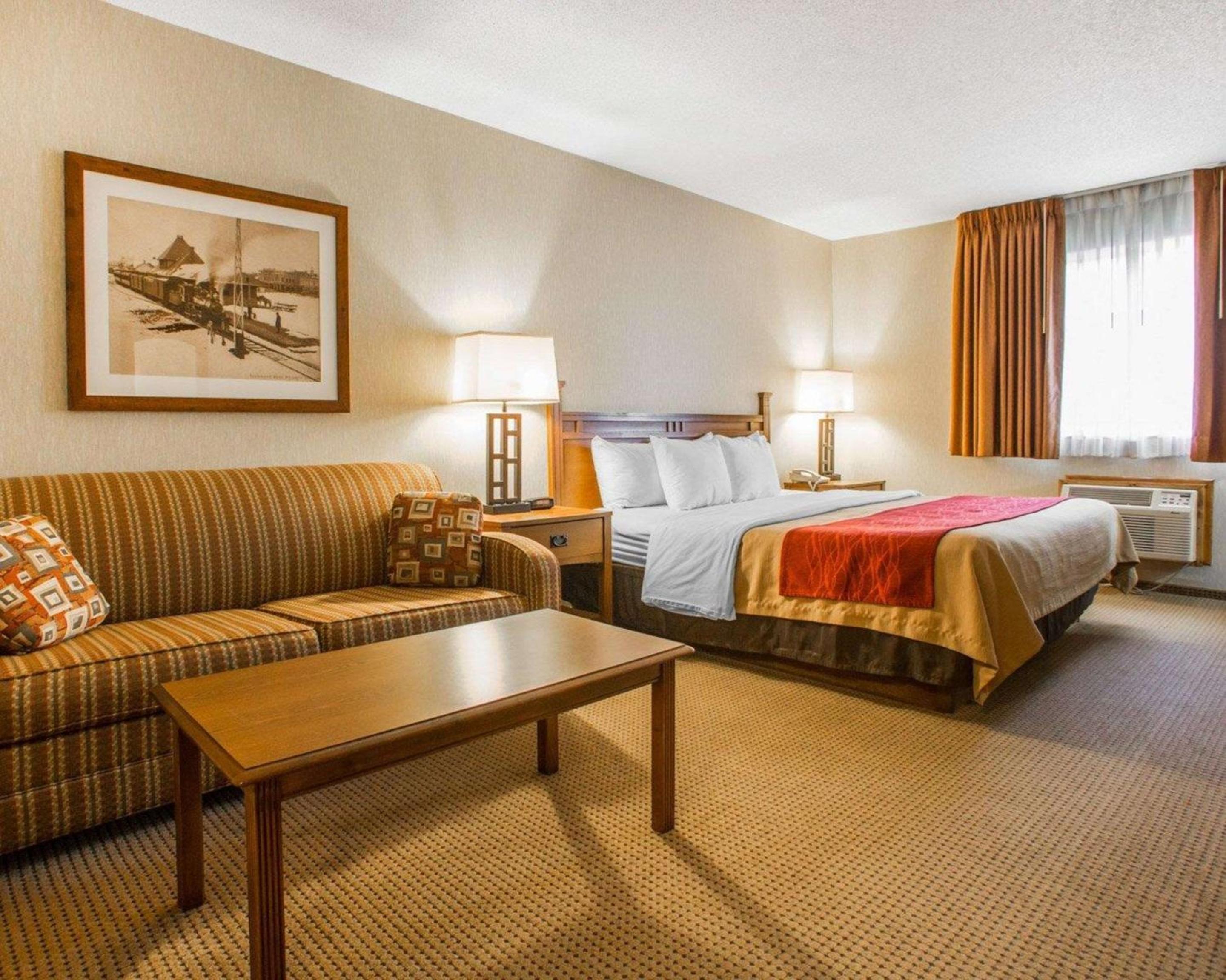 King Room - Non-Smoking - Photo 2