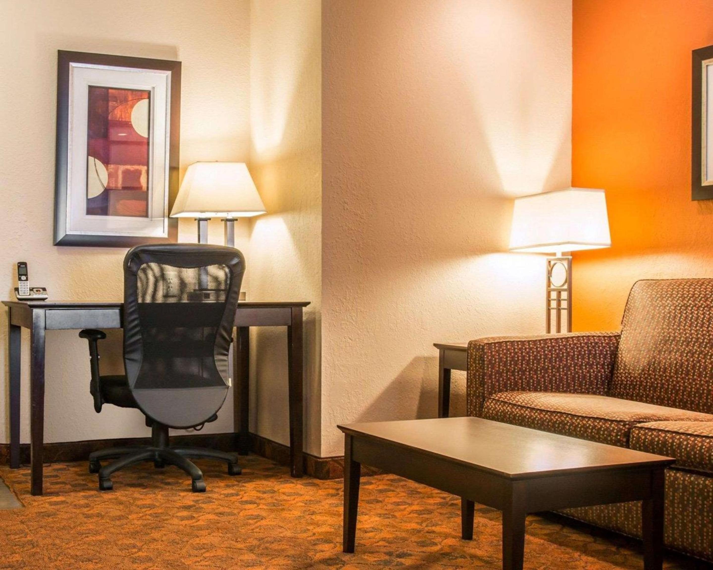 King Suite with Sofa Bed - Non-Smoking - Photo 1