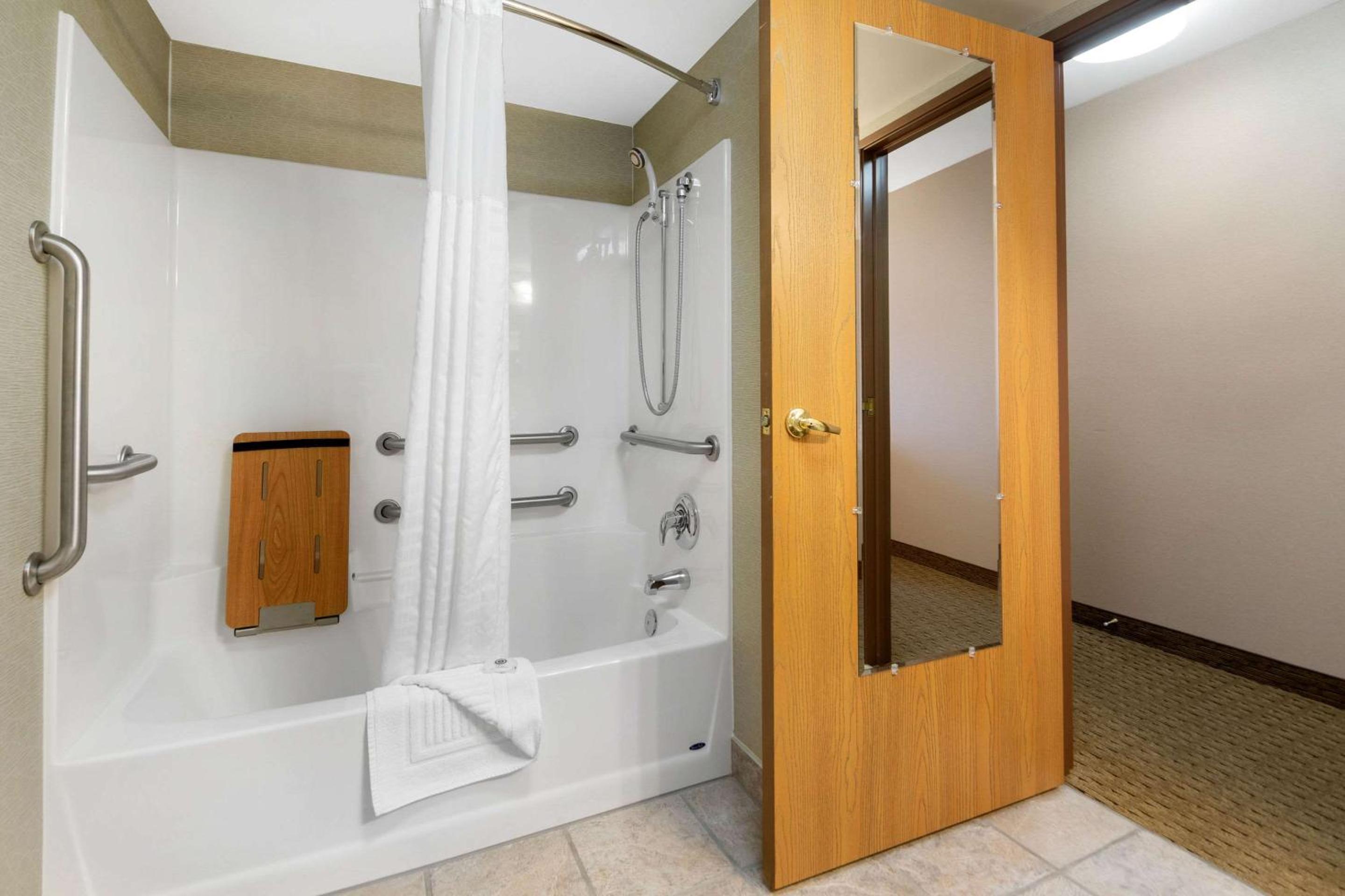 King Room - Accessible/Non-Smoking - Photo 4