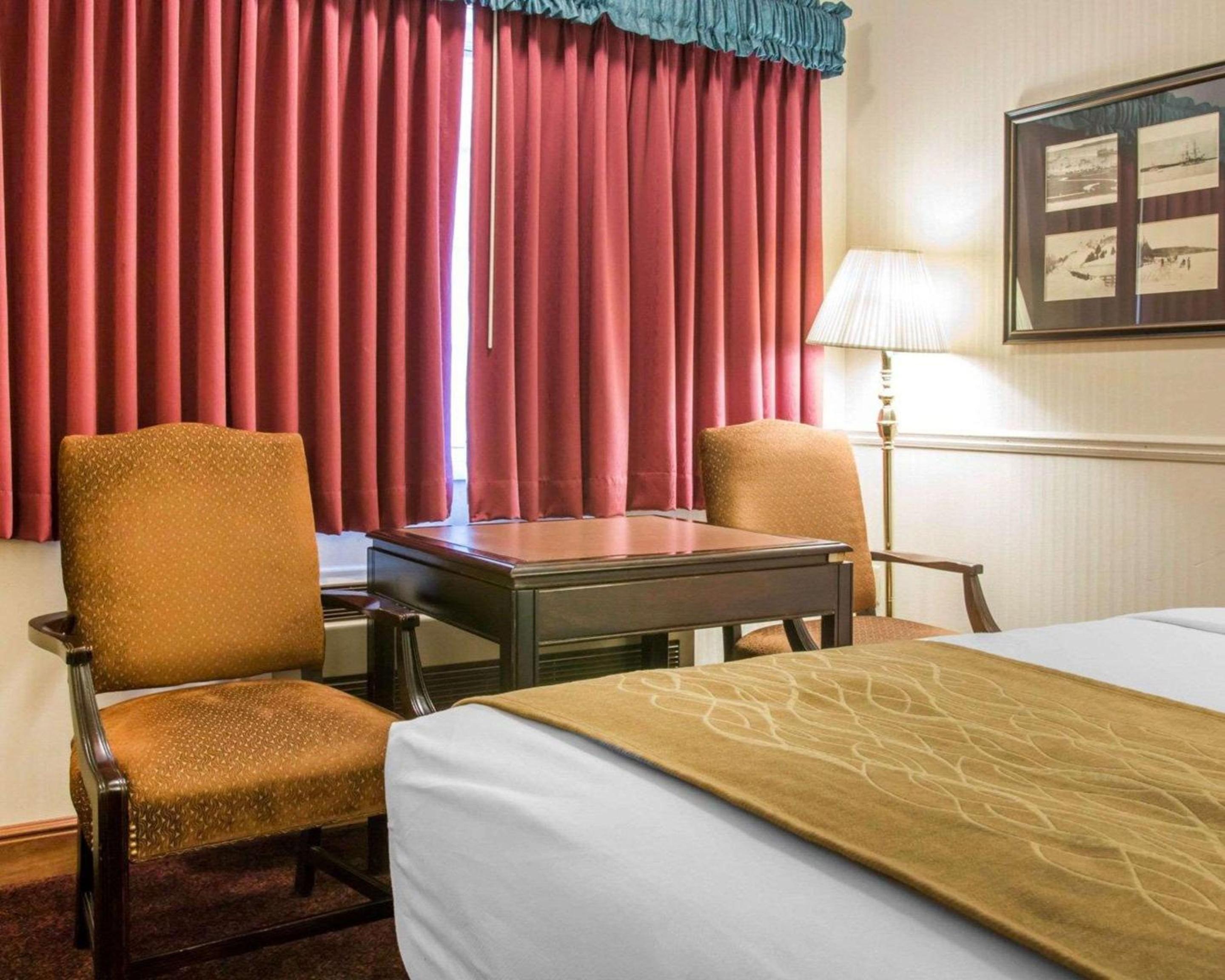 Queen Room with Two Queen Beds photo 3