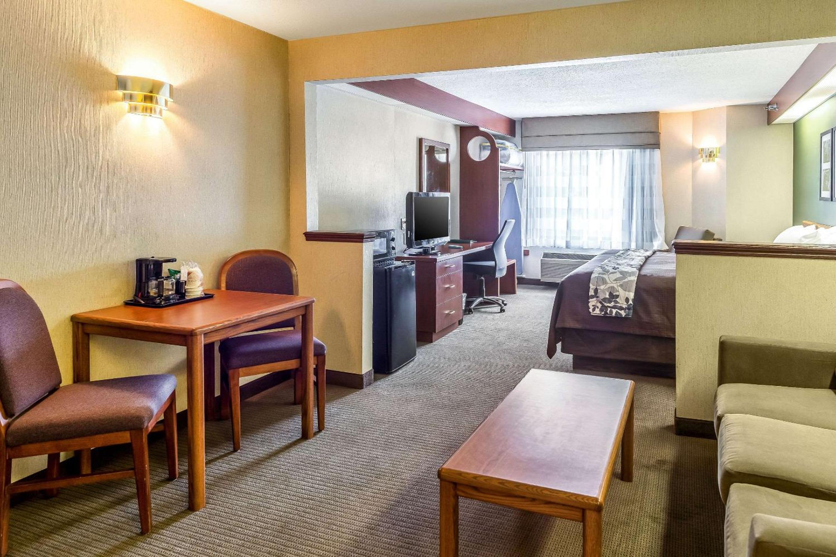 King Suite with Sofa Bed - Non Smoking photo 3