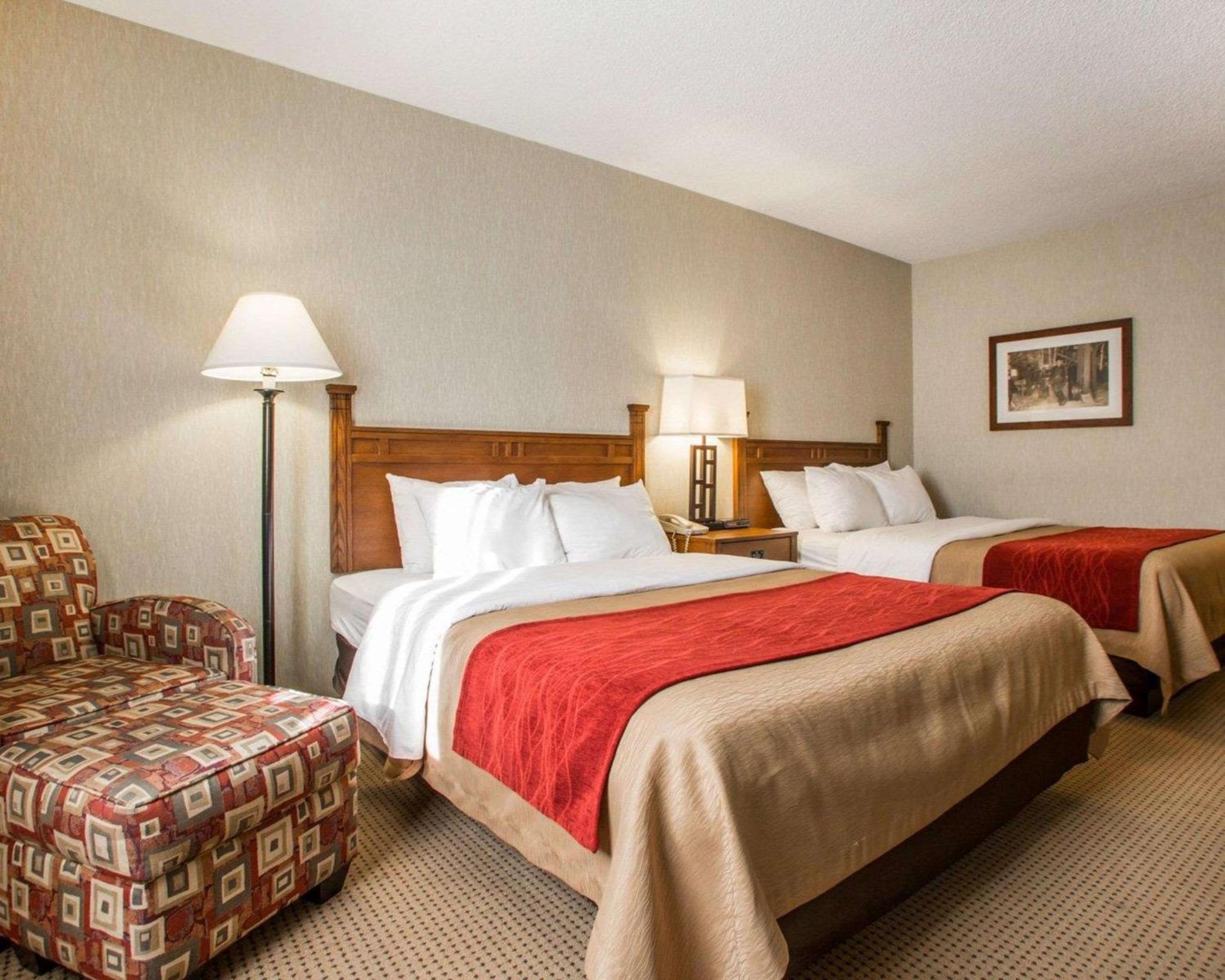 Queen Room with Two Queen Beds - Non-Smoking - Photo 4