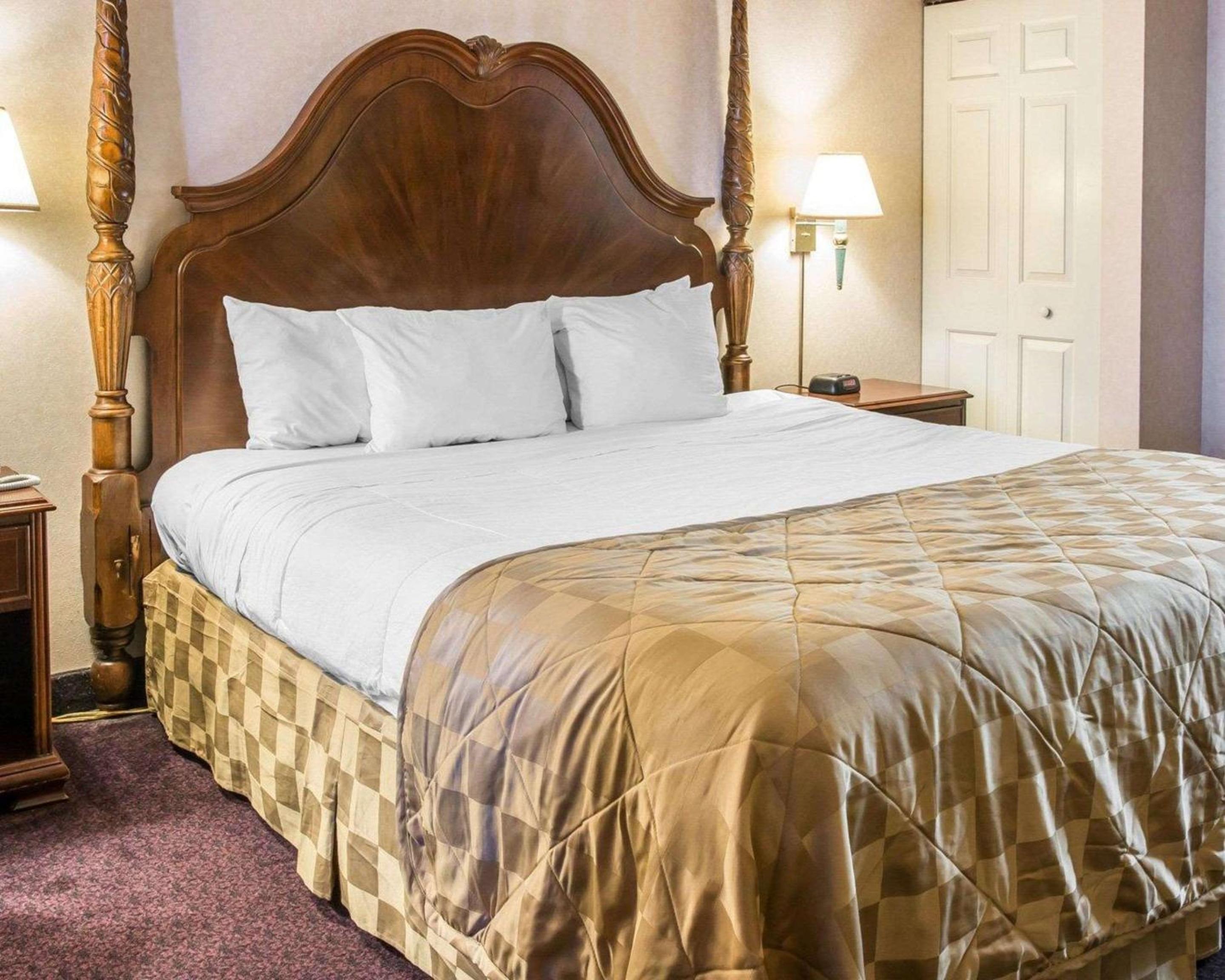 Two-Bedroom Suite - Photo 3