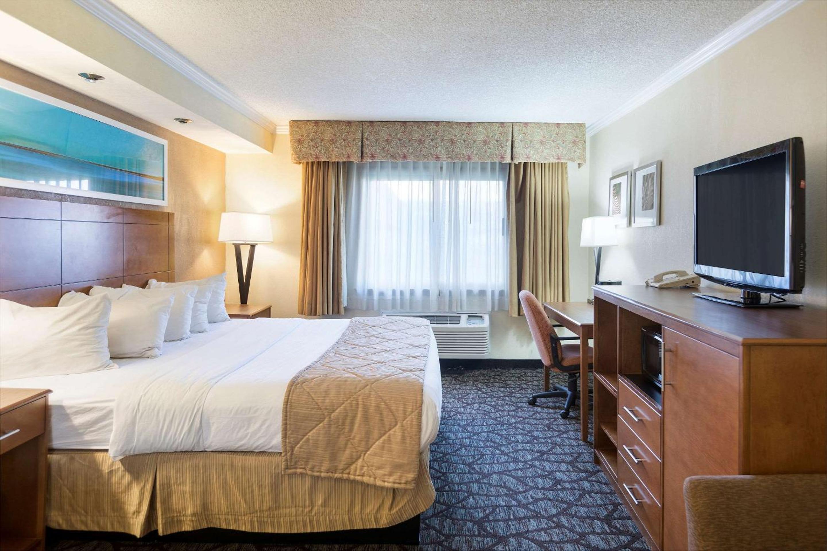 Standard King Room - Photo 3