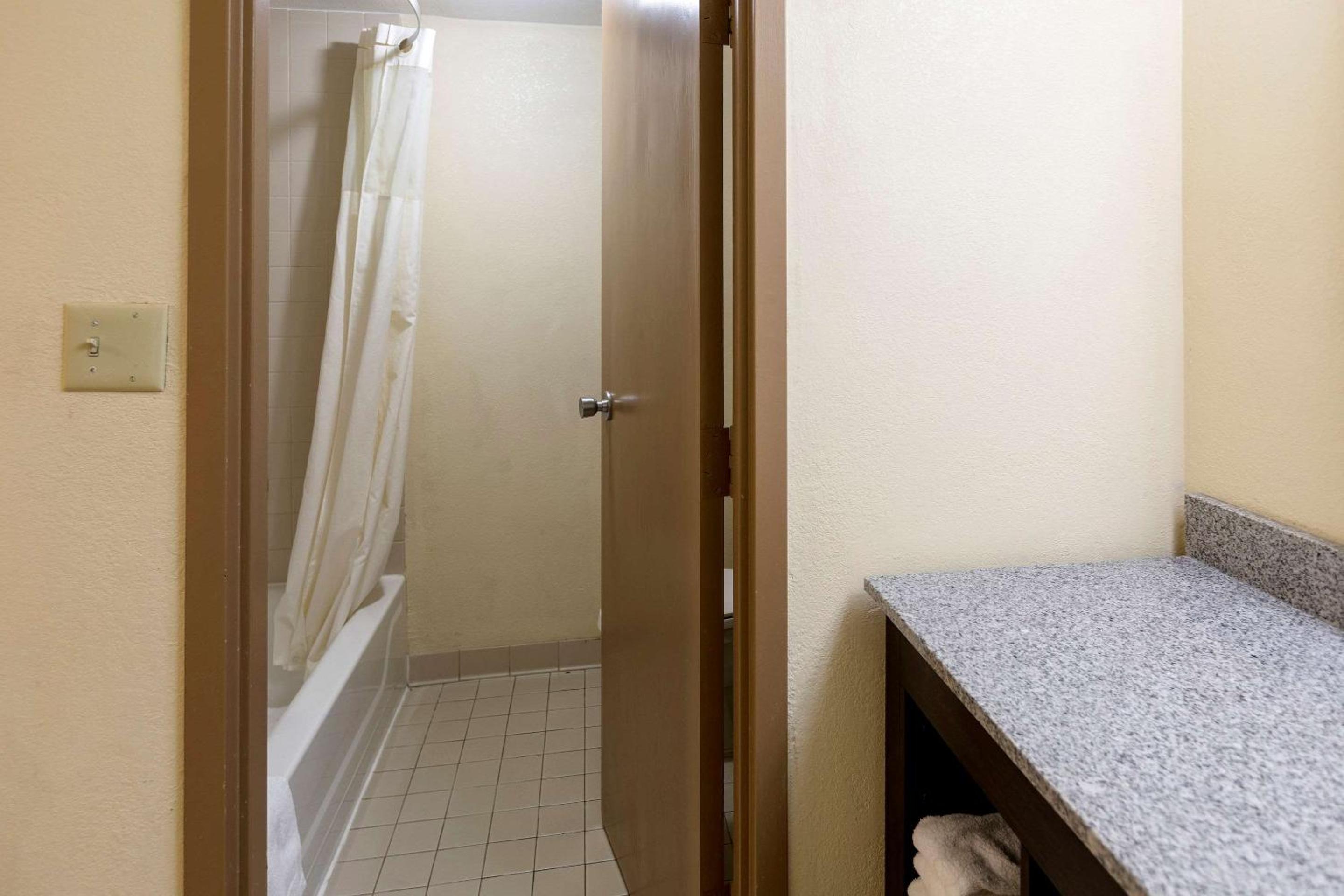 Standard Double Room with Two Double Beds - Photo 3