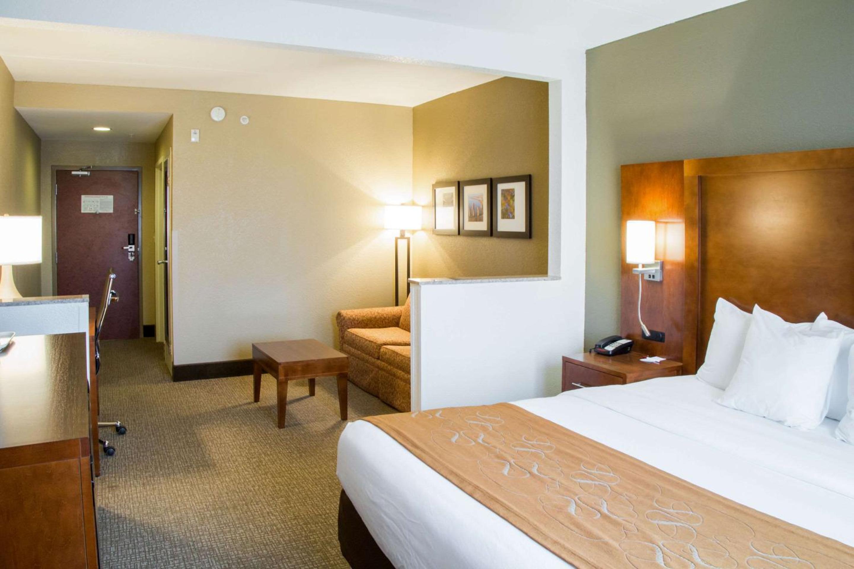 King Room - Non Smoking - Photo 1