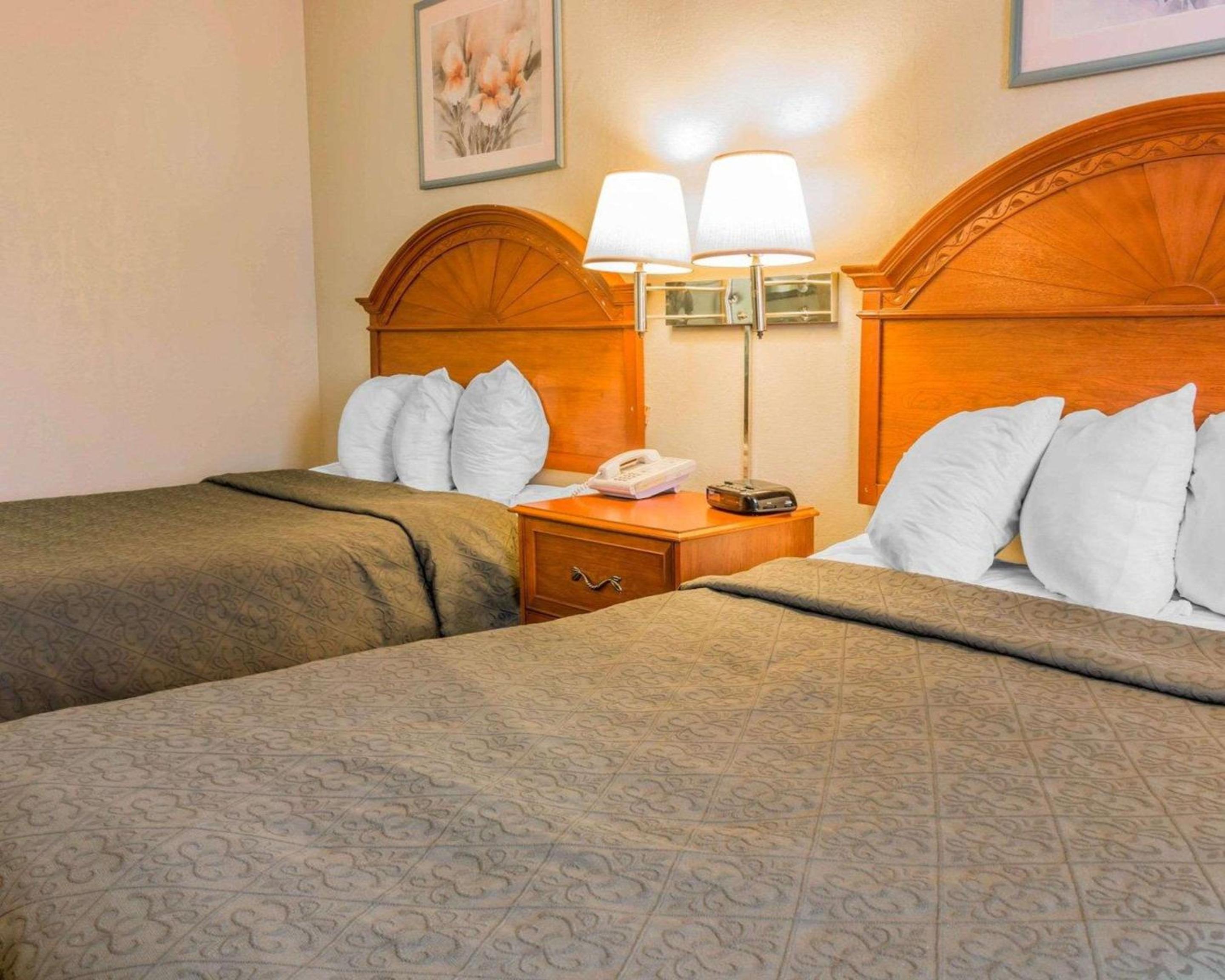Double Room with Two Double Beds - Non-Smoking - Photo 2