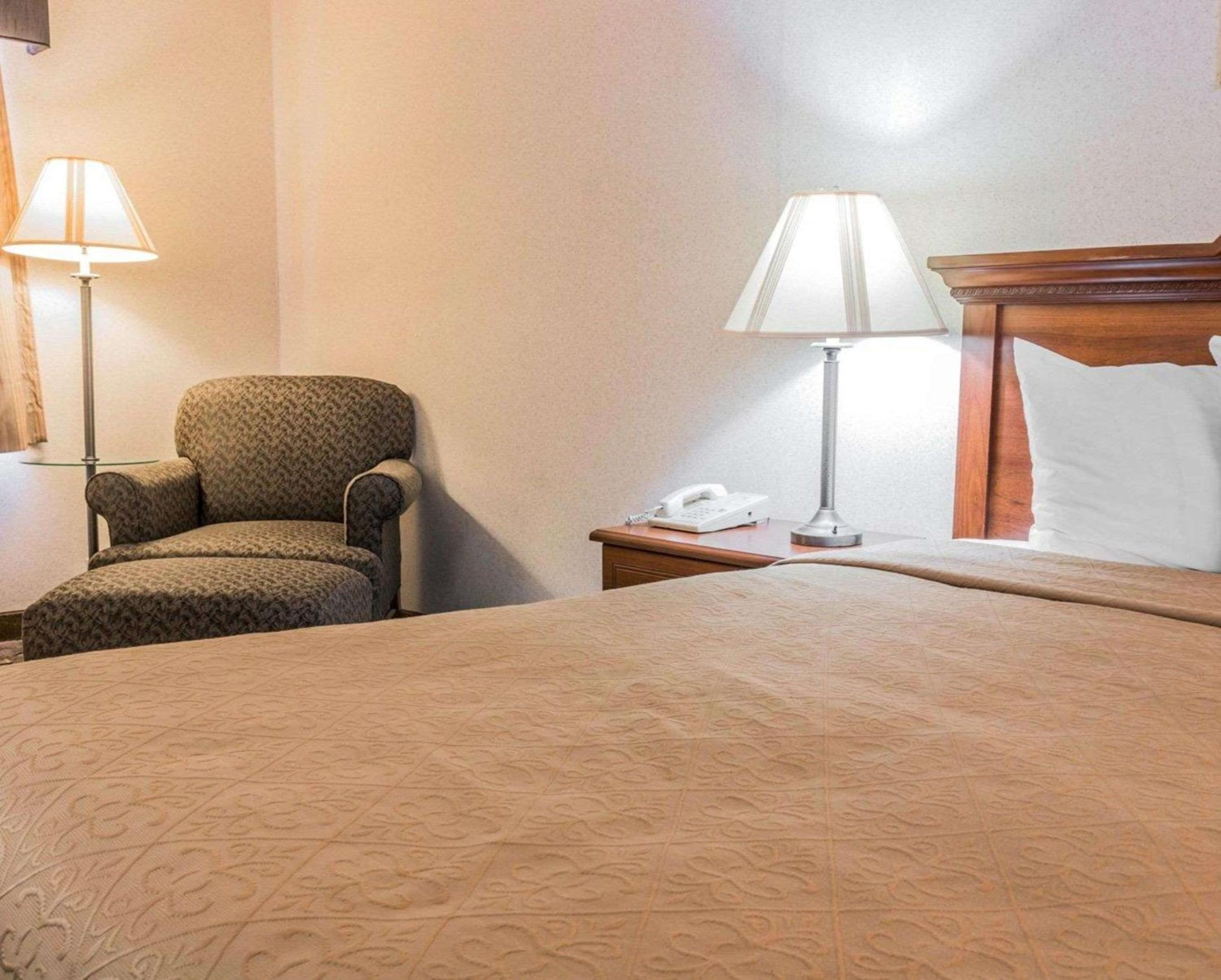 King Room - Non-Smoking - Photo 1