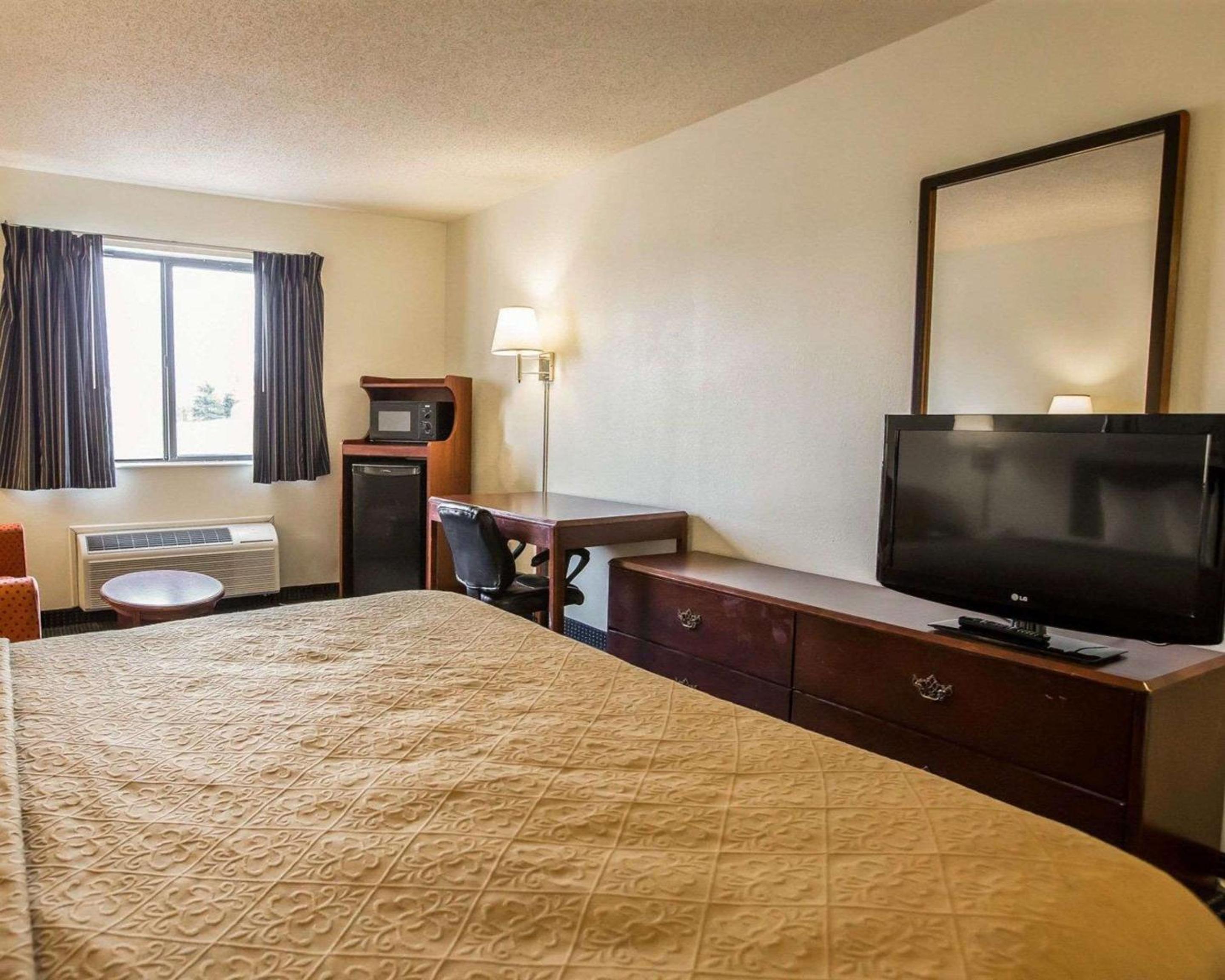 Queen Room - Accessible/Non-Smoking photo 1