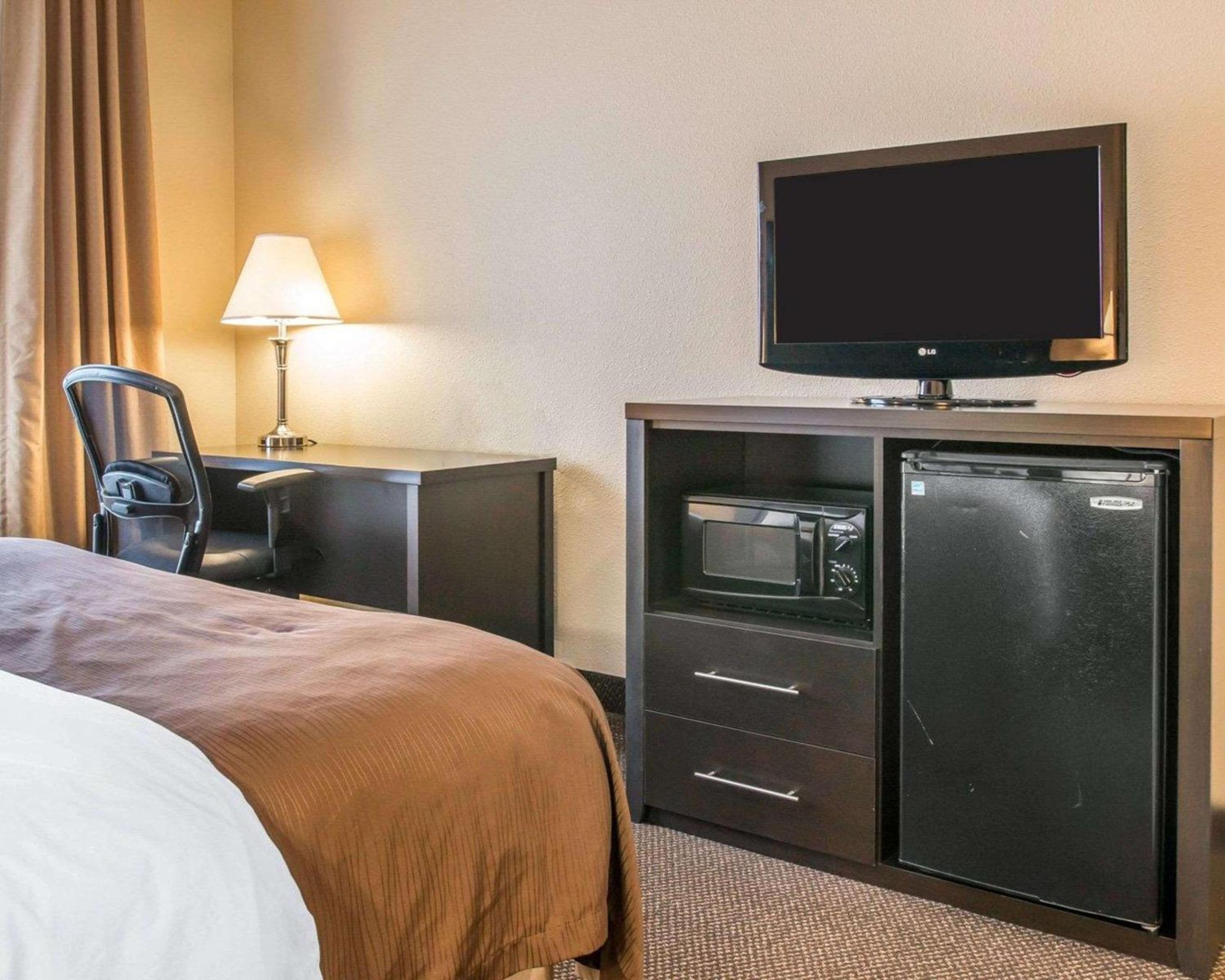 King Suite with Spa Bath - Photo 1