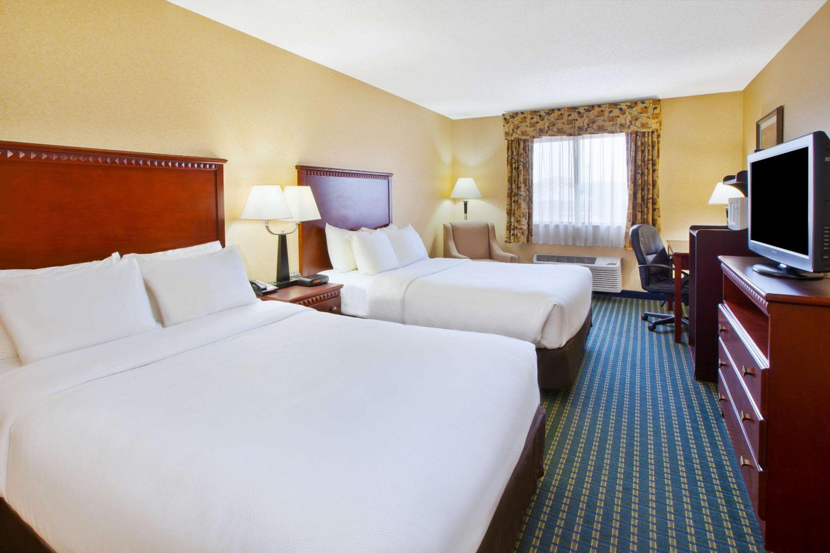 Double Room with Two Double Beds - Non-Smoking - Photo 1