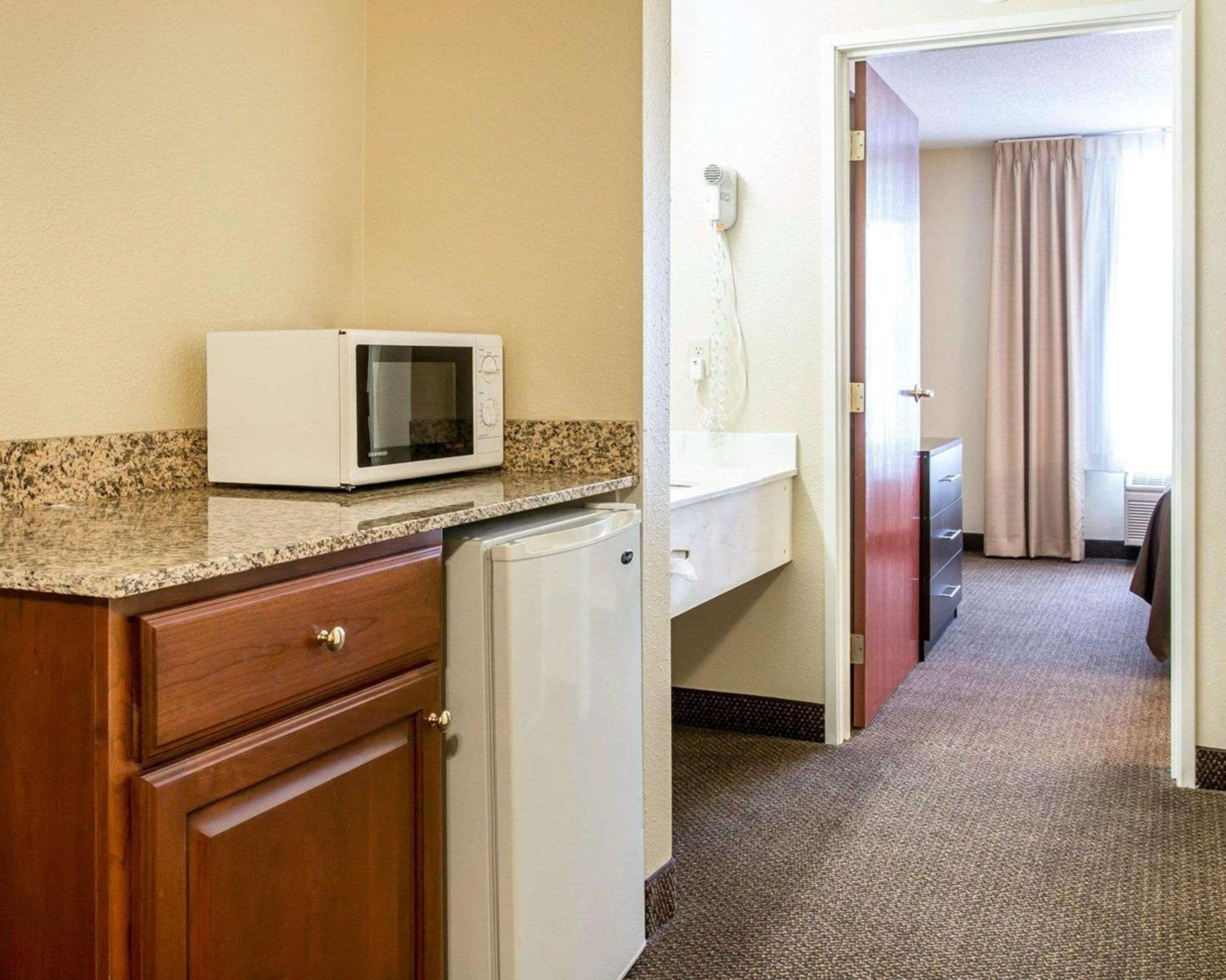 King Suite with Sofa Bed - Non-Smoking - Photo 1