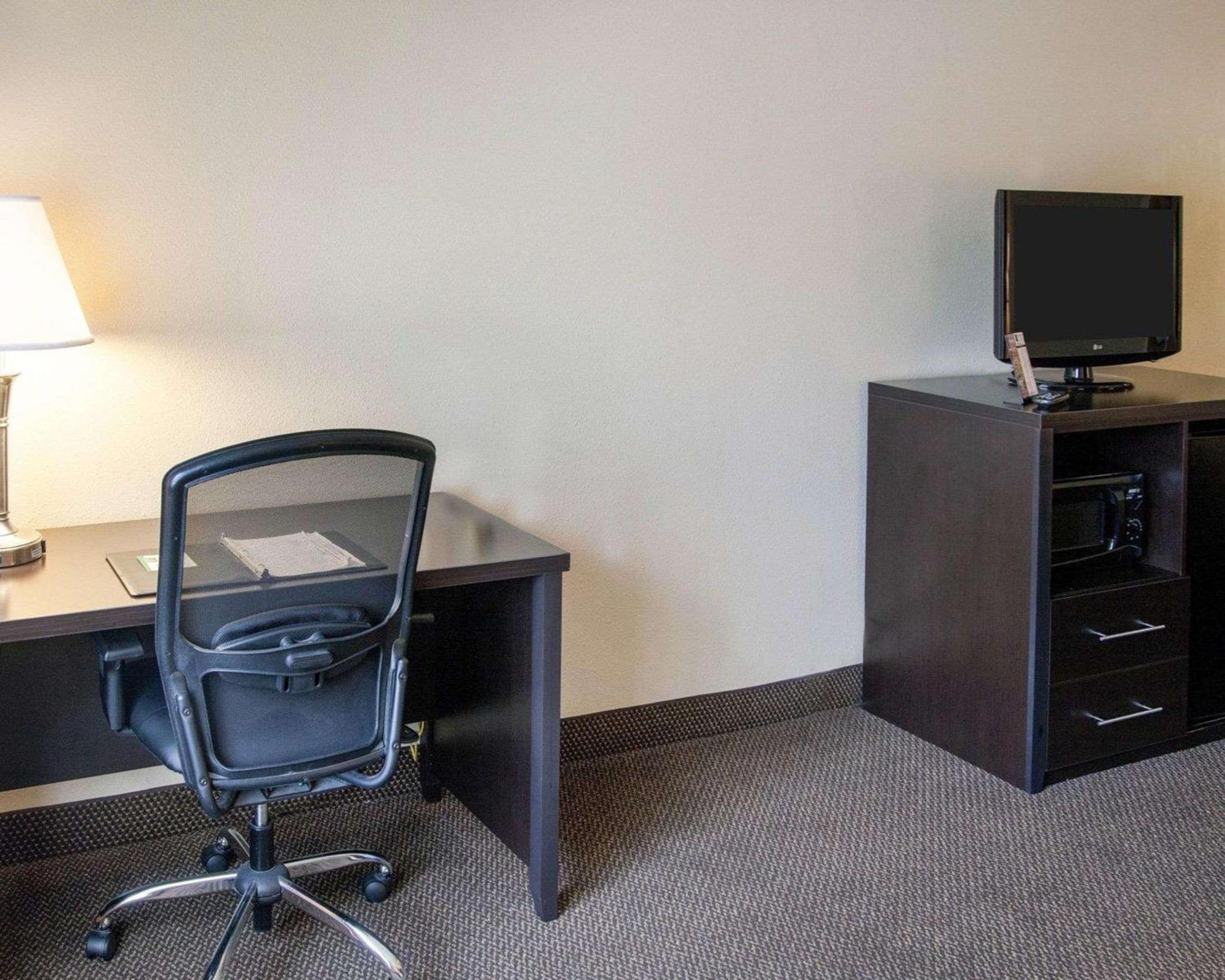 Business King Room - Non-Smoking - Photo 1