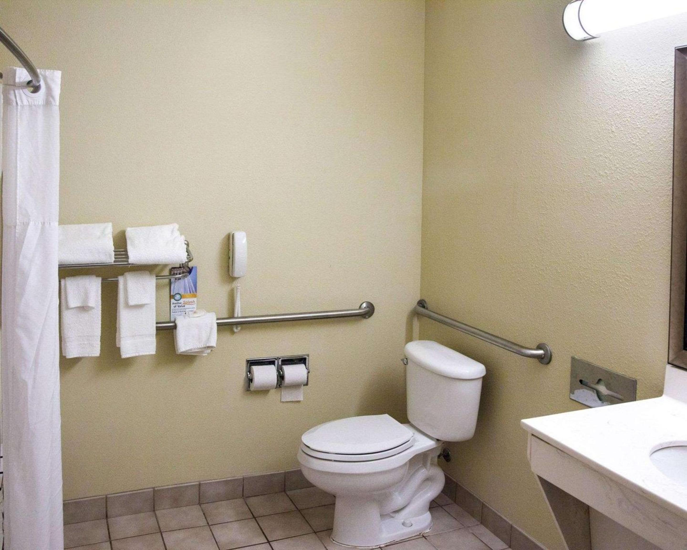 Standard King Room with Tub - Accessible/Non-Smoking - Photo 3