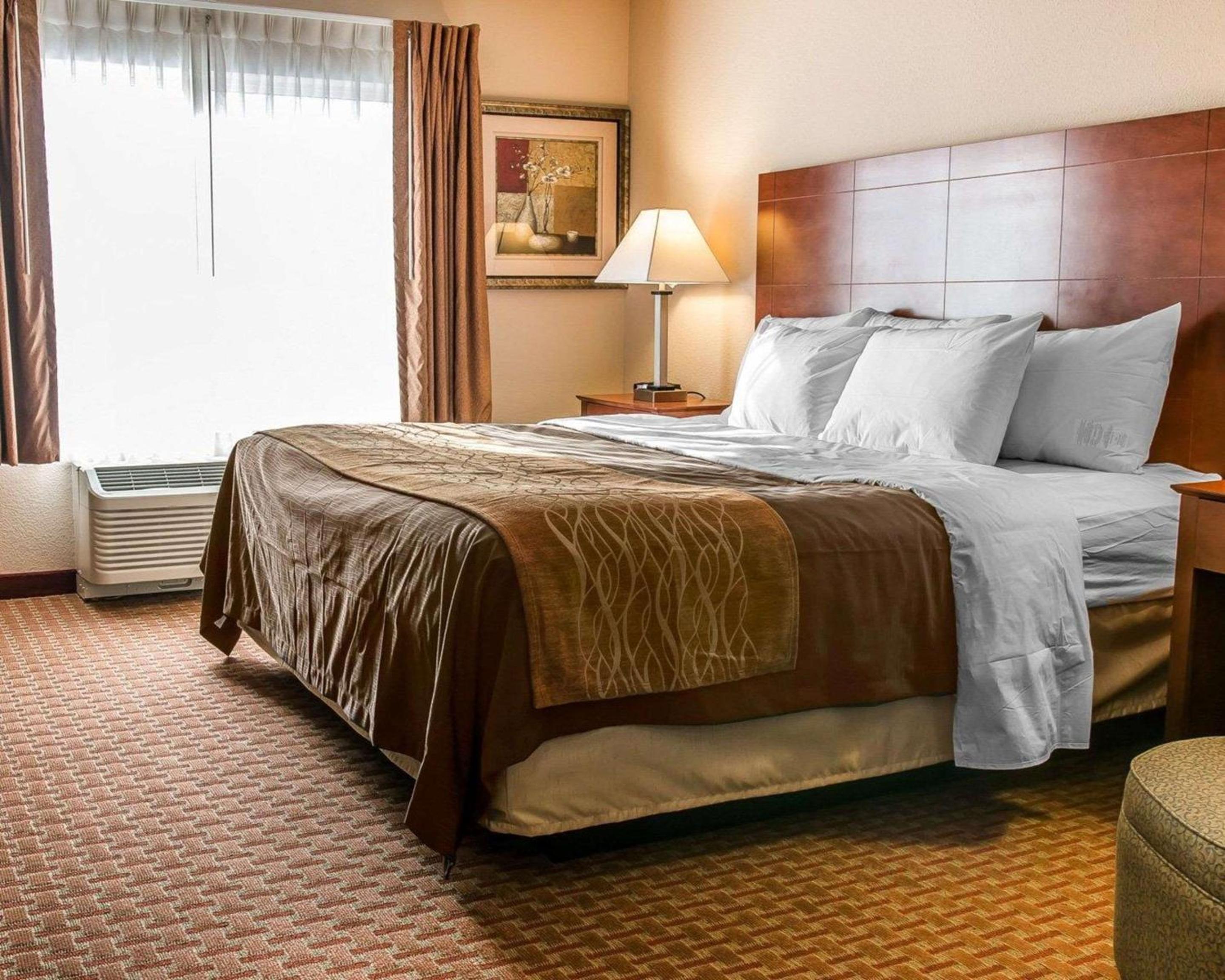 King Room - Non-Smoking - Photo 1