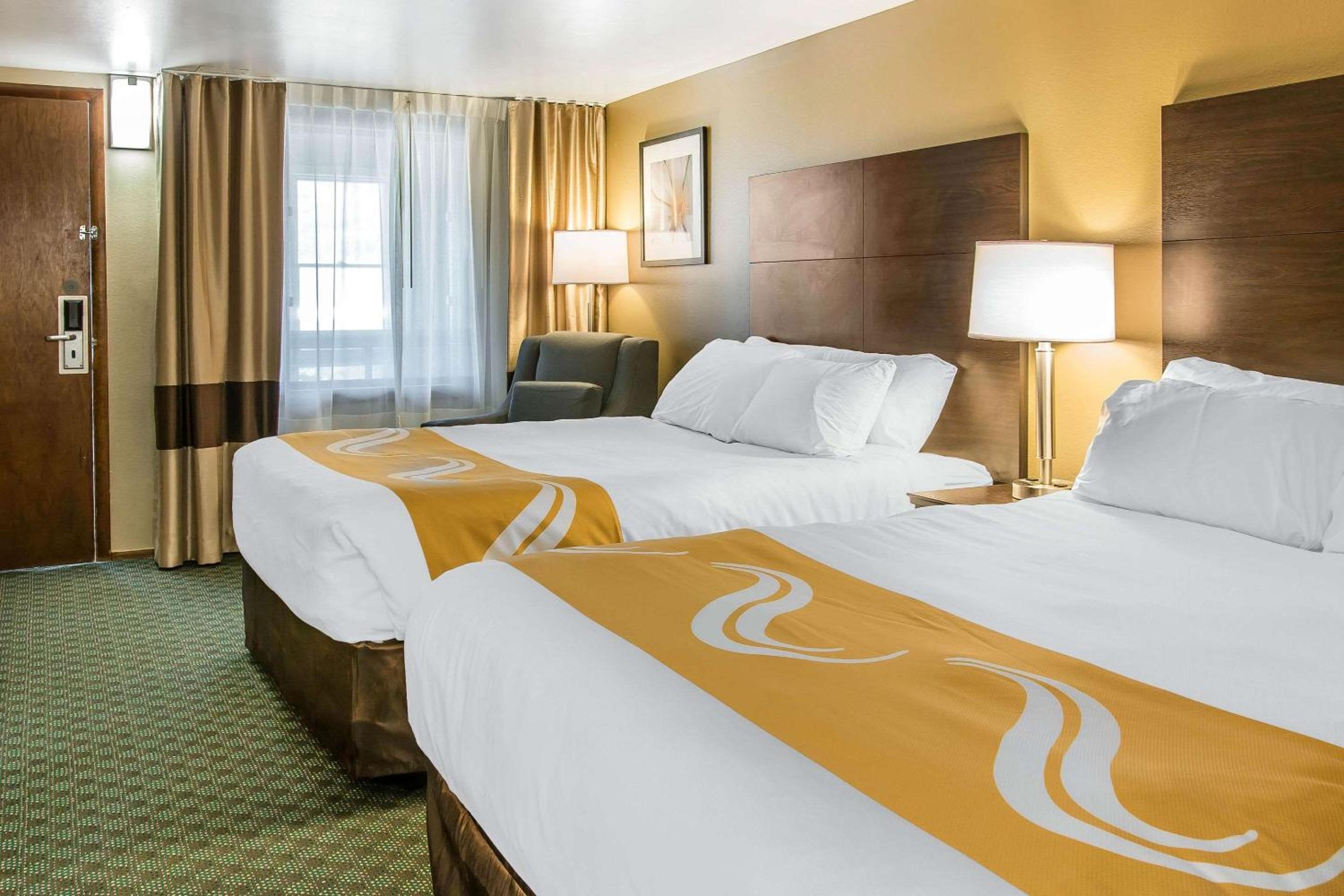 Queen Room with Two Queen Beds - Non-Smoking - Photo 1