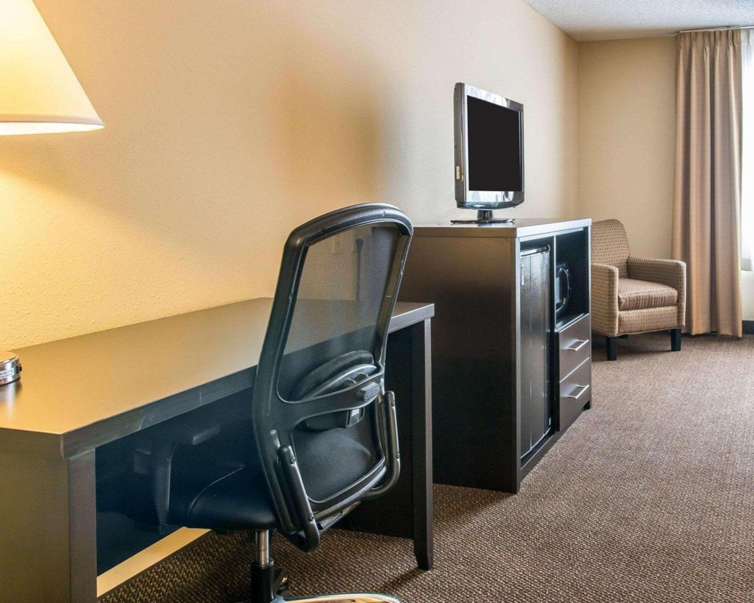 Business King Room - Non-Smoking - Photo 2