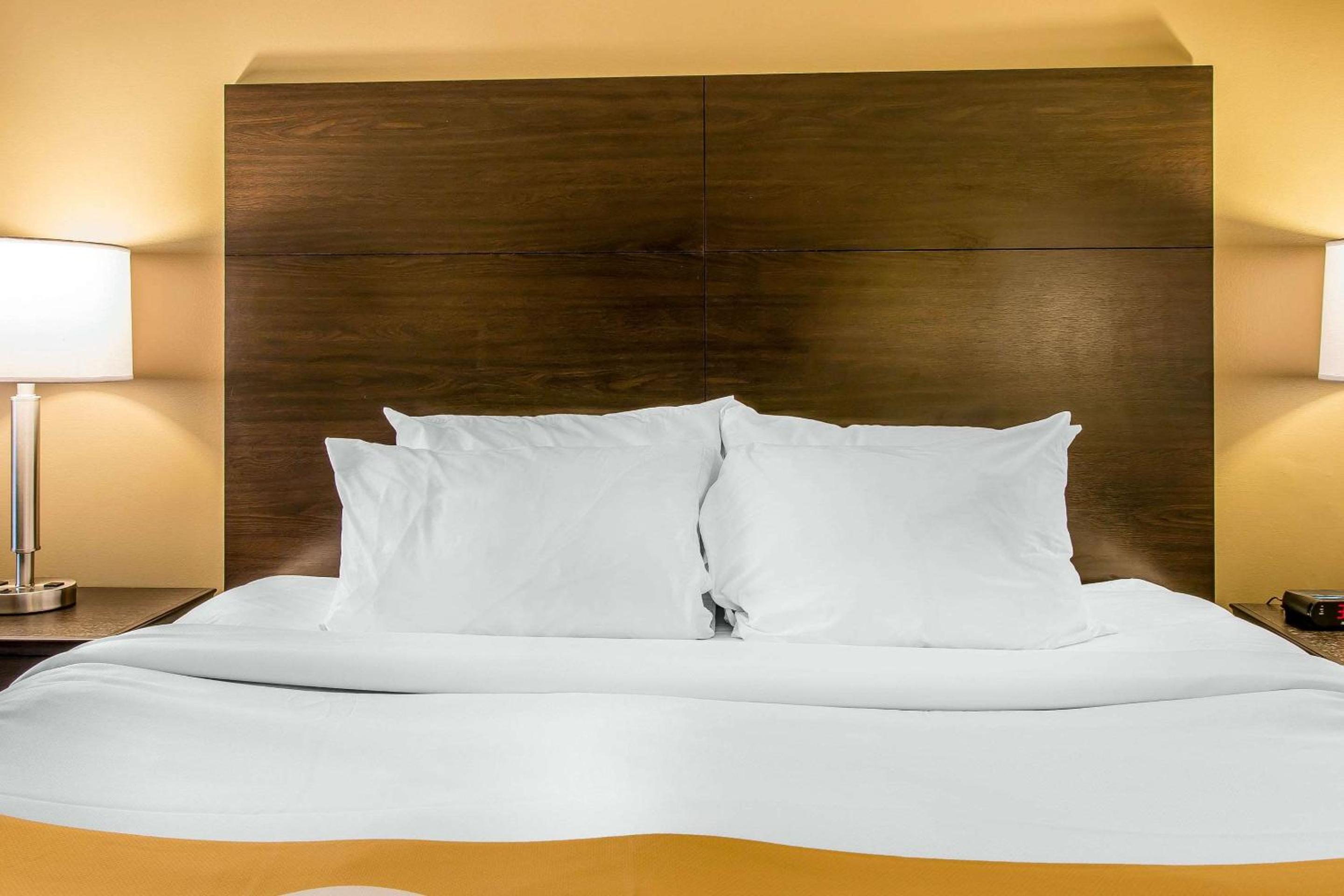 King Room - Non-Smoking - Photo 1