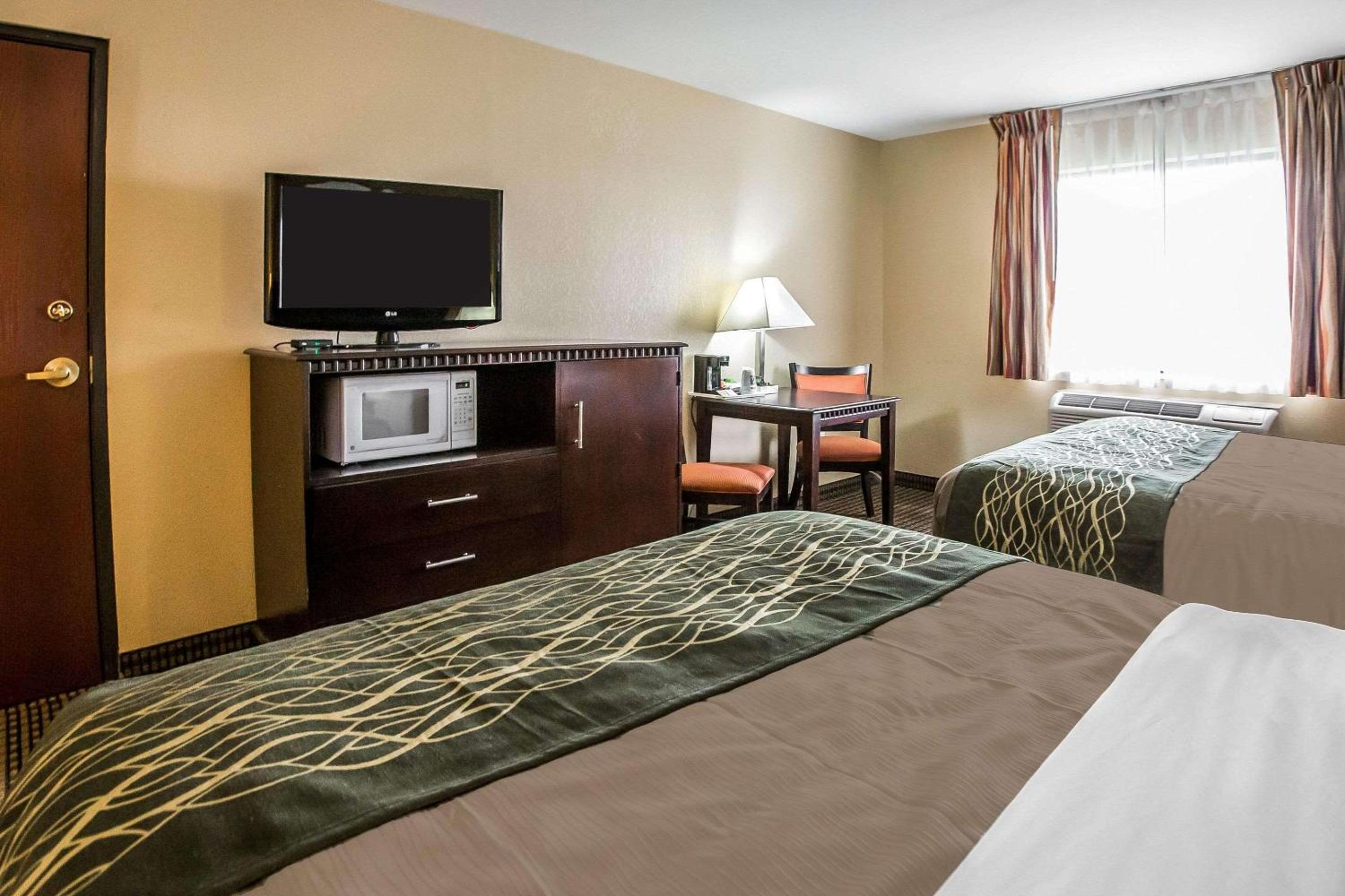 Queen Room with Two Queen Beds- Non-Smoking - Photo 1