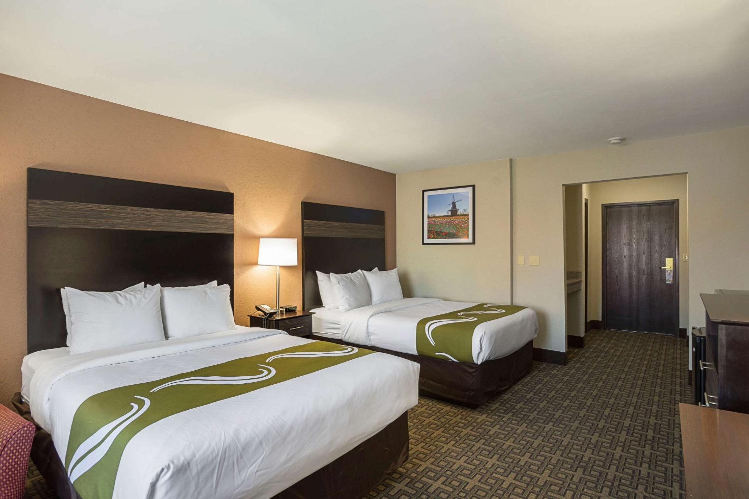 Queen Room with Two Queen Beds - Accessible/Non-Smoking  - Photo 3