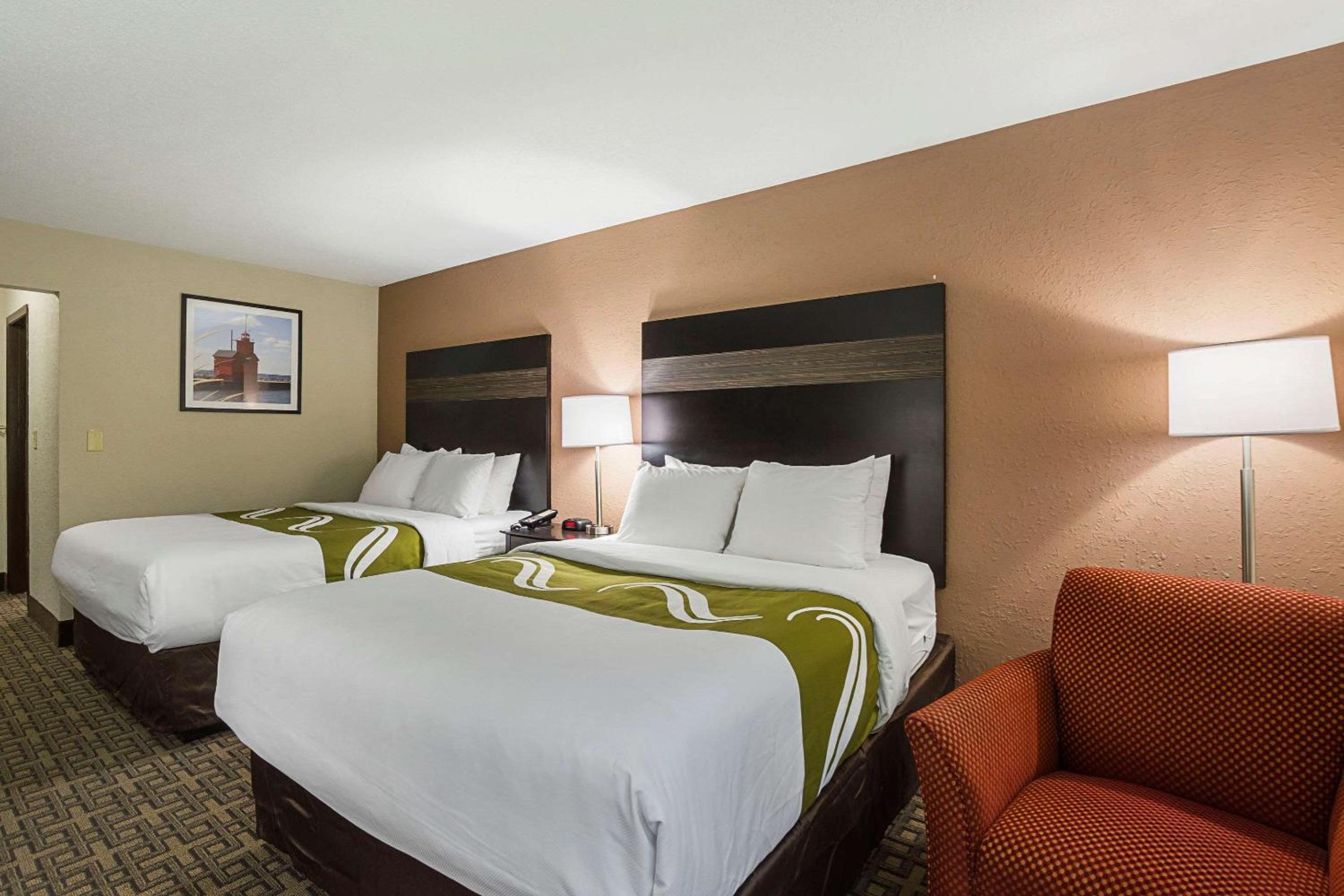Queen Room with Two Queen Beds - Accessible/Non-Smoking  - Photo 2
