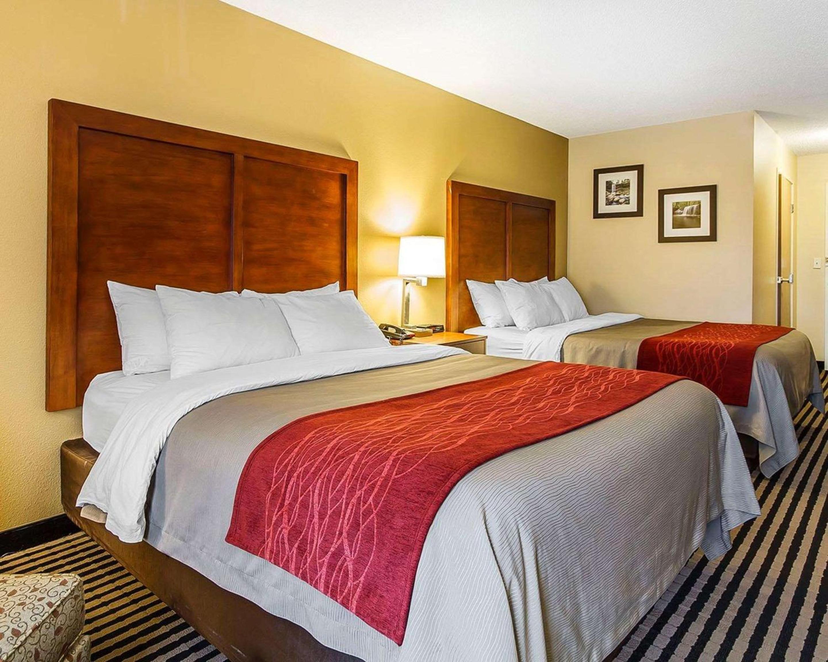 Queen Room with Two Queen Beds - Non-Smoking - Photo 1
